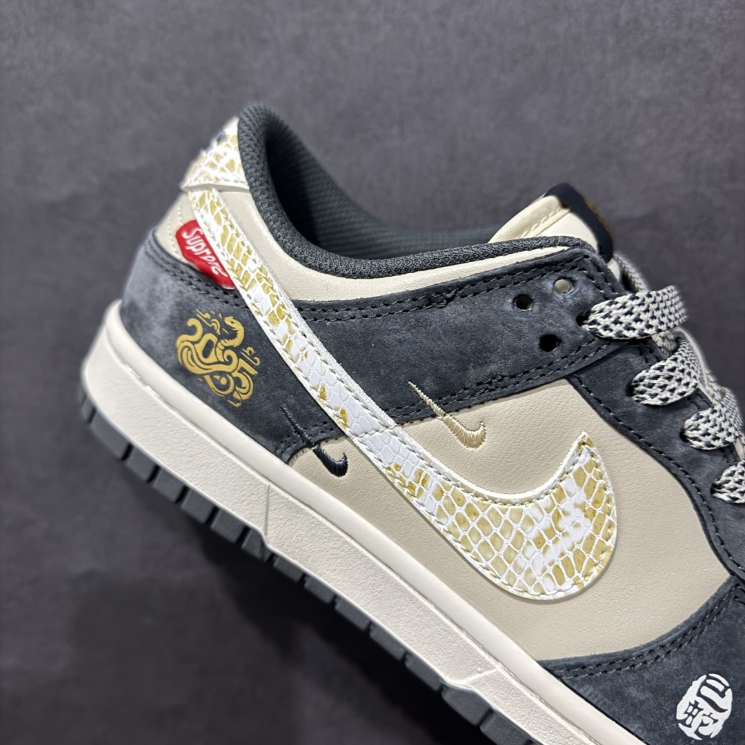 图片[6]-【定制版】Supreme x Nike Dunk Low 蛇年限定 猪八白勾n此款主张打破传统的工业化流水线设计限制，以Made by ideas的超级创意为理念，集结众多潮流设计师，结合时下最ing潮流风尚，为潮流爱好者打造彰品自我的专属潮品。同时尊重每个年轻人对于潮流的理解与选择，主张“让每个年轻人塑造自己的潮流”。 货号：DM6868-016 Size：36 36.5 37.5 38 38.5 39 40 40.5 41 42 42.5 43 44 44.5 45 编码：HXS340360-莆田鞋批发中心