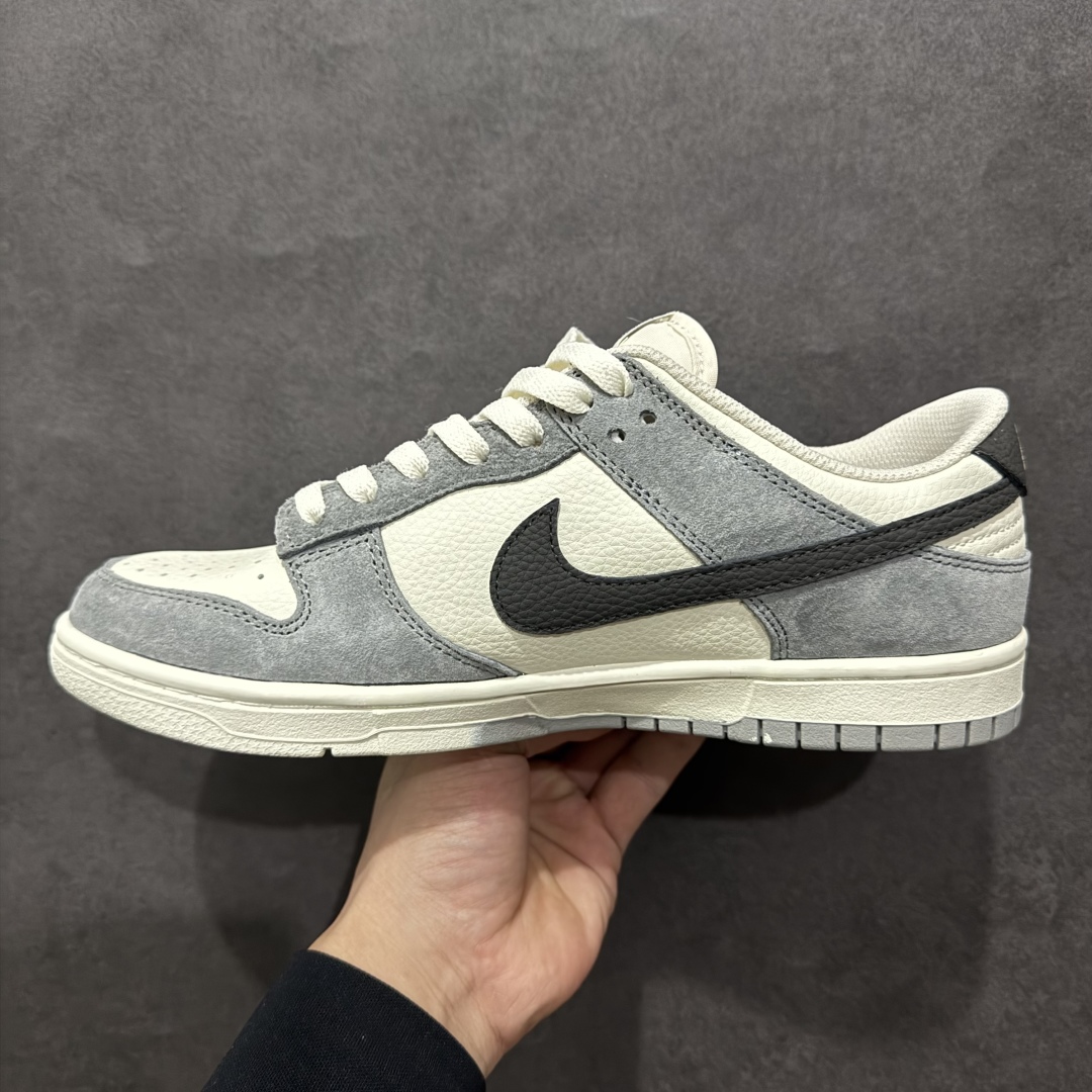 图片[2]-【定制版】The North Face x Nike Dunk Low 米灰双勾双色n此款主张打破传统的工业化流水线设计限制，以Made by ideas的超级创意为理念，集结众多潮流设计师，结合时下最ing潮流风尚，为潮流爱好者打造彰品自我的专属潮品。同时尊重每个年轻人对于潮流的理解与选择，主张“让每个年轻人塑造自己的潮流”。 货号：DJ2024-067 Size：36 36.5 37.5 38 38.5 39 40 40.5 41 42 42.5 43 44 44.5 45 编码：HXS340360-莆田鞋批发中心