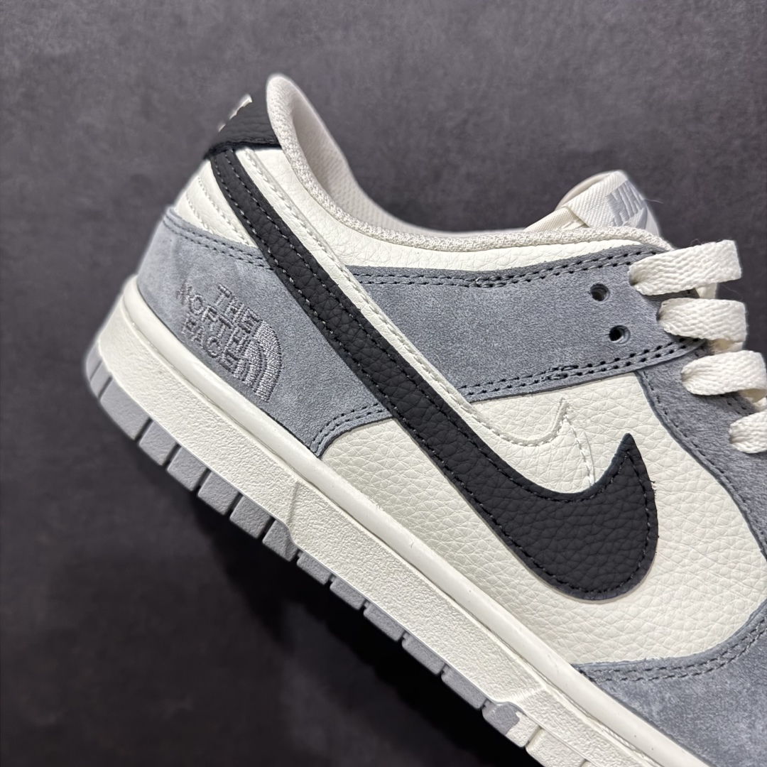 图片[6]-【定制版】The North Face x Nike Dunk Low 米灰双勾双色n此款主张打破传统的工业化流水线设计限制，以Made by ideas的超级创意为理念，集结众多潮流设计师，结合时下最ing潮流风尚，为潮流爱好者打造彰品自我的专属潮品。同时尊重每个年轻人对于潮流的理解与选择，主张“让每个年轻人塑造自己的潮流”。 货号：DJ2024-067 Size：36 36.5 37.5 38 38.5 39 40 40.5 41 42 42.5 43 44 44.5 45 编码：HXS340360-莆田鞋批发中心