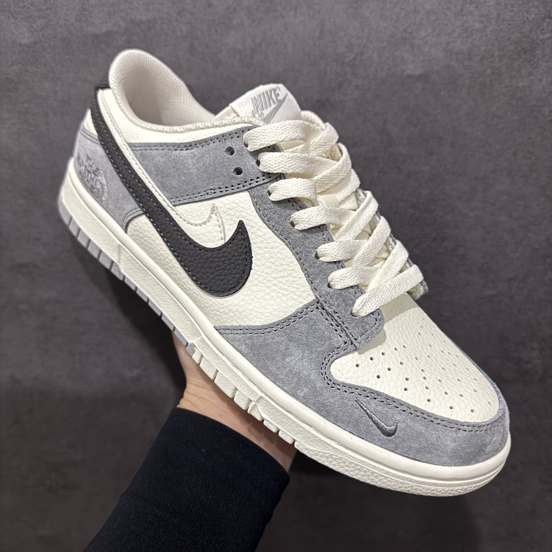 图片[3]-【定制版】The North Face x Nike Dunk Low 米灰双勾双色n此款主张打破传统的工业化流水线设计限制，以Made by ideas的超级创意为理念，集结众多潮流设计师，结合时下最ing潮流风尚，为潮流爱好者打造彰品自我的专属潮品。同时尊重每个年轻人对于潮流的理解与选择，主张“让每个年轻人塑造自己的潮流”。 货号：DJ2024-067 Size：36 36.5 37.5 38 38.5 39 40 40.5 41 42 42.5 43 44 44.5 45 编码：HXS340360-莆田鞋批发中心