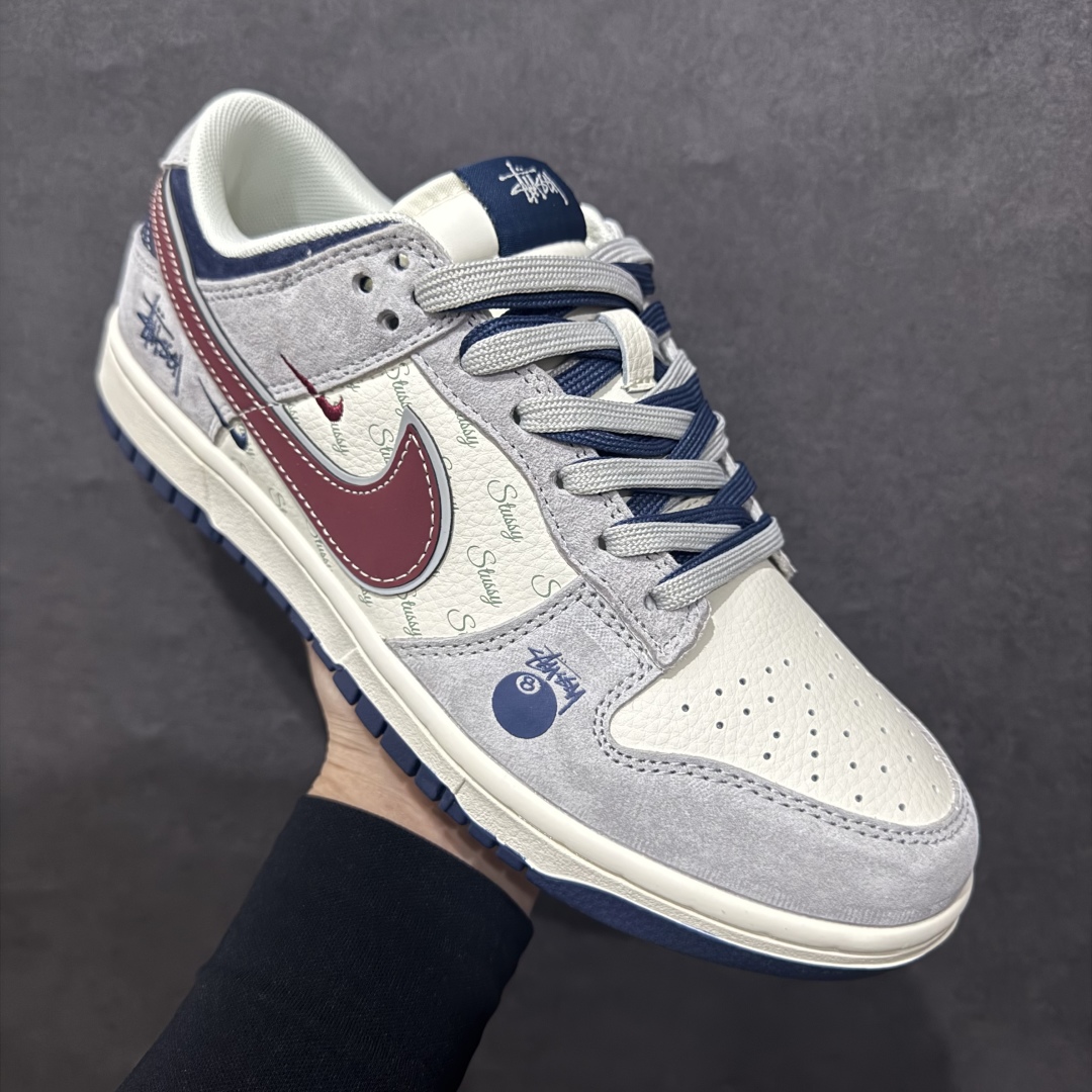 图片[3]-【定制版】Nk SB Dunk Low 斯图西联名 黑八酒红勾 周年高端定制 低帮休闲板鞋rn#定制鞋盒 大厂纯原品质出货 超高清洁度 皮料切割干净无任何毛边 细节完美货号：DM6868-022r 尺码：36 36.5 37.5 38 38.5 39 40 40.5 41 42 42.5 43 44 44.5 45  编码：HXS340360-莆田鞋批发中心