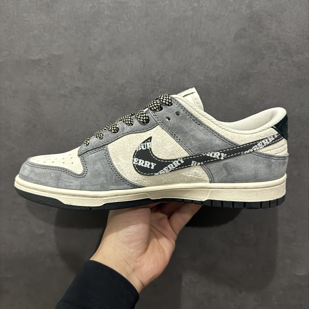 图片[2]-【定制版】Nk SB Dunk Low 米灰字母勾 周年高端定制 低帮休闲板鞋rn#定制鞋盒 大厂纯原品质出货 超高清洁度 皮料切割干净无任何毛边 细节完美 r 货号：DJ2024-083 尺码：36 36.5 37.5 38 38.5 39 40 40.5 41 42 42.5 43 44 44.5 45 编码：HXS340360-莆田鞋批发中心