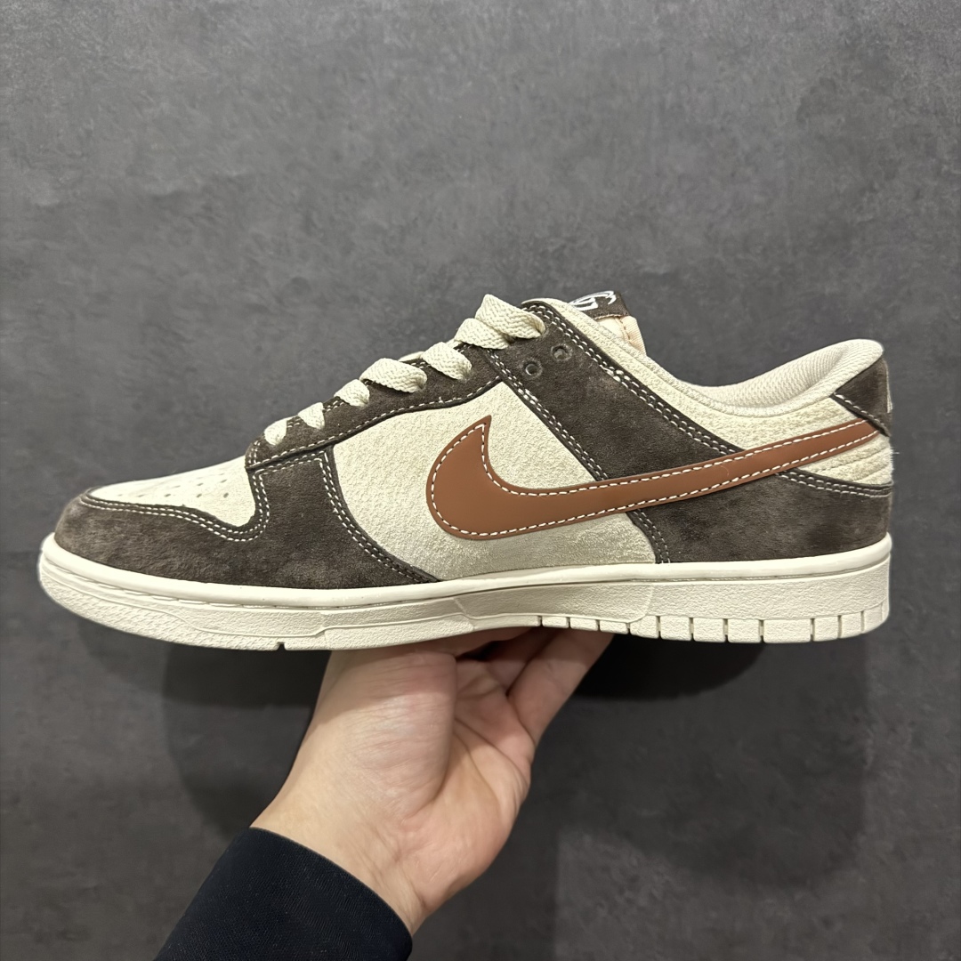 图片[2]-【定制版】Nk SB Dunk Low Stray Rats联名 猪八米棕勾 周年高端定制 低帮休闲板鞋rn#定制鞋盒 大厂纯原品质出货 超高清洁度 皮料切割干净无任何毛边 细节完美货号：DJ2024-082r 尺码：36 36.5 37.5 38 38.5 39 40 40.5 41 42 42.5 43 44 44.5 45  编码：HXS340360-莆田鞋批发中心