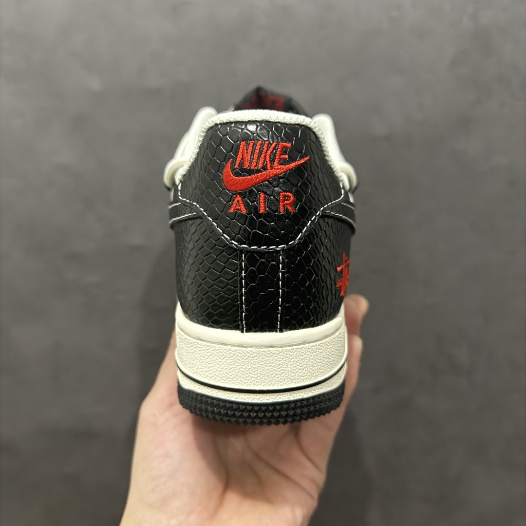 图片[4]-Nike Air Force 1 Low 07 x Stussy 蛇年限定 灰黑小钩满天星绑带n原楦头原纸板 打造纯正低帮空军版型 专注外贸渠道 全掌内置蜂窝气垫原盒配件 原厂中底钢印、拉帮完美官方货号：DM6688 013 Size：36 36.5 37.5 38 38.5 39 40 40.5 41 42 42.5 43 44 44.5 45 编码：HXS310320-莆田鞋批发中心