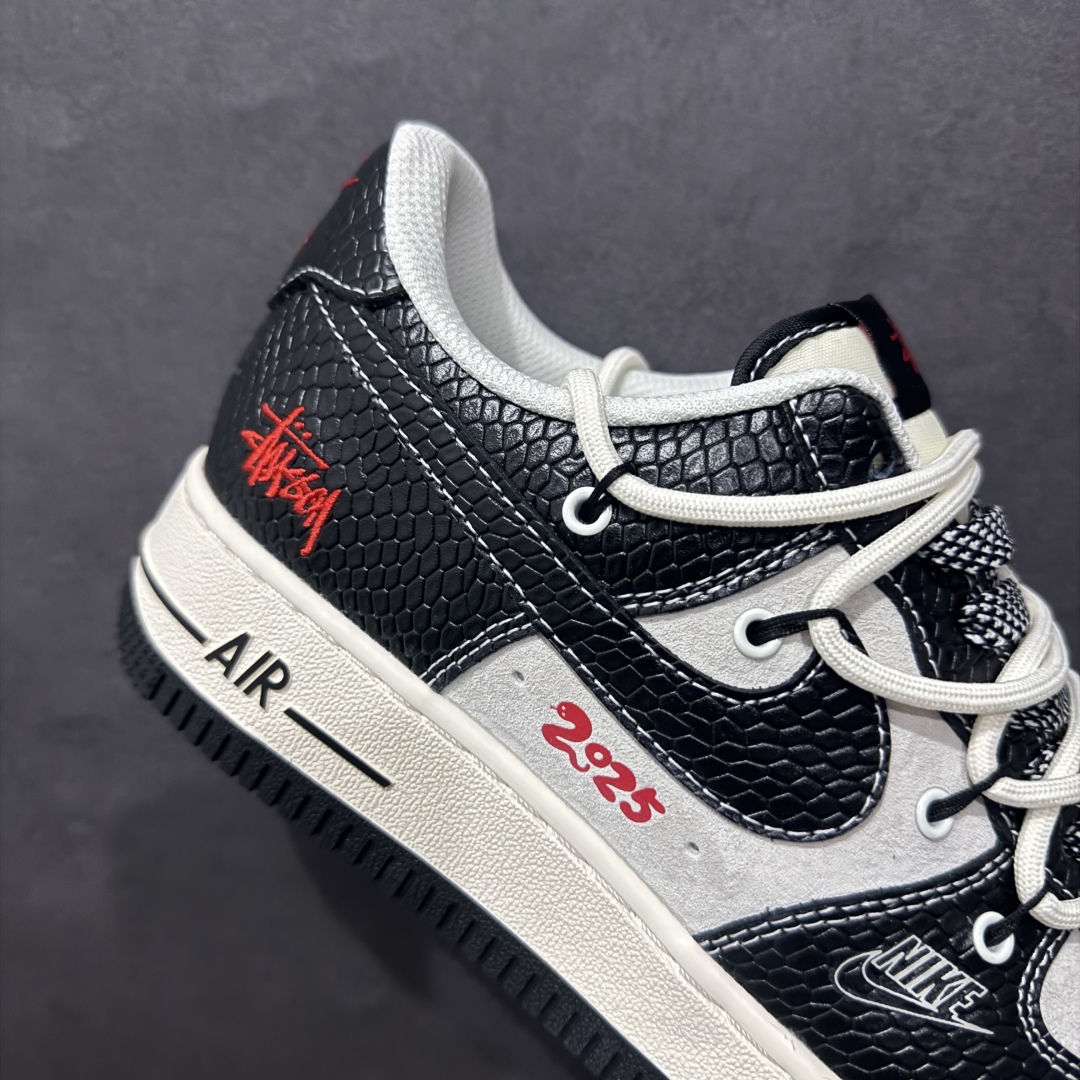 图片[6]-Nike Air Force 1 Low 07 x Stussy 蛇年限定 灰黑小钩满天星绑带n原楦头原纸板 打造纯正低帮空军版型 专注外贸渠道 全掌内置蜂窝气垫原盒配件 原厂中底钢印、拉帮完美官方货号：DM6688 013 Size：36 36.5 37.5 38 38.5 39 40 40.5 41 42 42.5 43 44 44.5 45 编码：HXS310320-莆田鞋批发中心