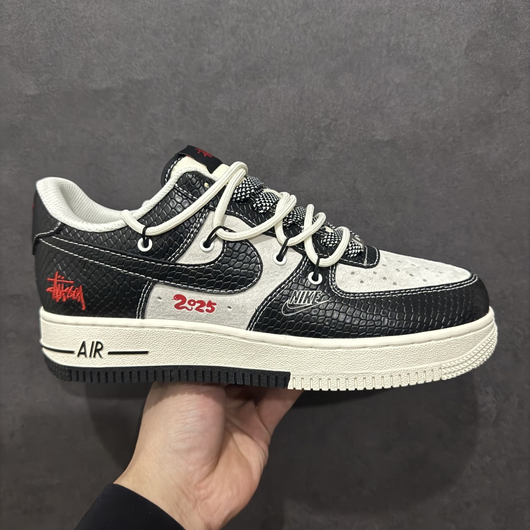 Nike Air Force 1 Low 07 x Stussy 蛇年限定 灰黑小钩满天星绑带n原楦头原纸板 打造纯正低帮空军版型 专注外贸渠道 全掌内置蜂窝气垫原盒配件 原厂中底钢印、拉帮完美官方货号：DM6688 013 Size：36 36.5 37.5 38 38.5 39 40 40.5 41 42 42.5 43 44 44.5 45 编码：HXS310320-莆田鞋批发中心