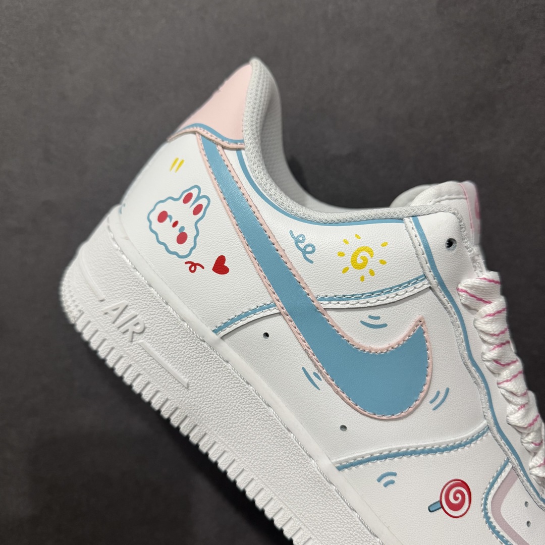 图片[6]-【公司级】Nike Air Force 1 Low 07 白蓝粉涂鸦n原楦头原纸板 打造纯正低帮空军版型 专注外贸渠道 全掌内置蜂窝气垫原盒配件 原厂中底钢印、拉帮完美官方货号：TY0301 111 Size：36 36.5 37.5 38 38.5 39 40 40.5 41 42 42.5 43 44 44.5 45 编码：LF310320-莆田鞋批发中心