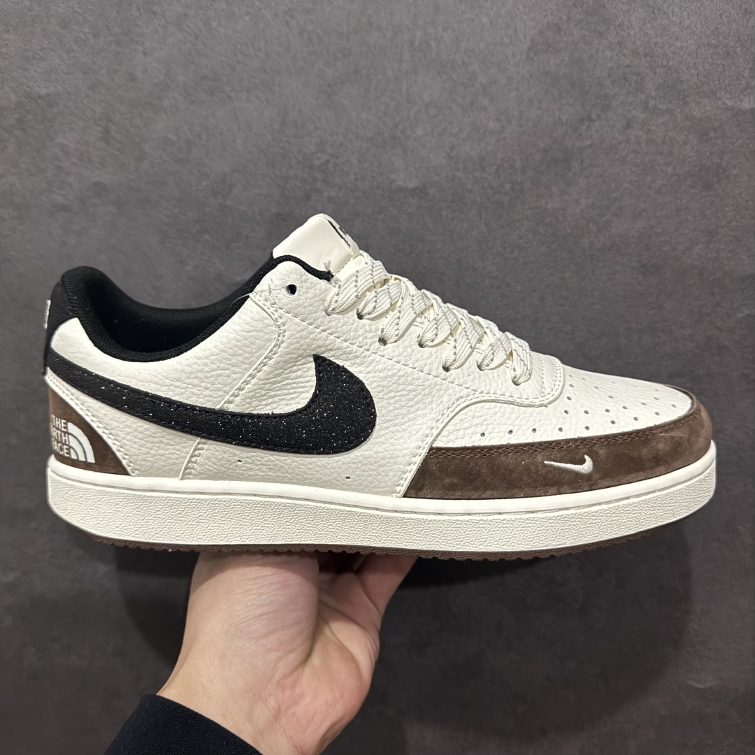 【定制版】Nike Court Vision Low 北面联名 休闲运动板鞋低帮百搭透气休闲运动板鞋，经典耐用的设计，兼顾舒适脚感和出众风范，演绎匠心之作。结构性的支撑贴合感结合复古篮球设计，塑就场外全明星风范官方货号: FD5188 125 尺码：36 36.5 37.5 38 38.5 39 40 40.5 41 42 42.5 43 44 44.5 45 编码：CC260280-莆田鞋批发中心