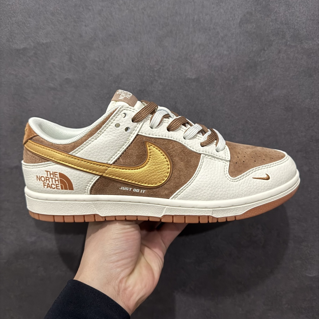 【定制版】Nk SB Dunk Low 北面联名 米棕黄勾 周年高端定制 低帮休闲板鞋 DM6868-020rn#定制鞋盒 大厂纯原品质出货 超高清洁度 皮料切割干净无任何毛边 细节完美 r 尺码：36 36.5 37.5 38 38.5 39 40 40.5 41 42 42.5 43 44 44.5 45  编码：HXS340360-莆田鞋批发中心