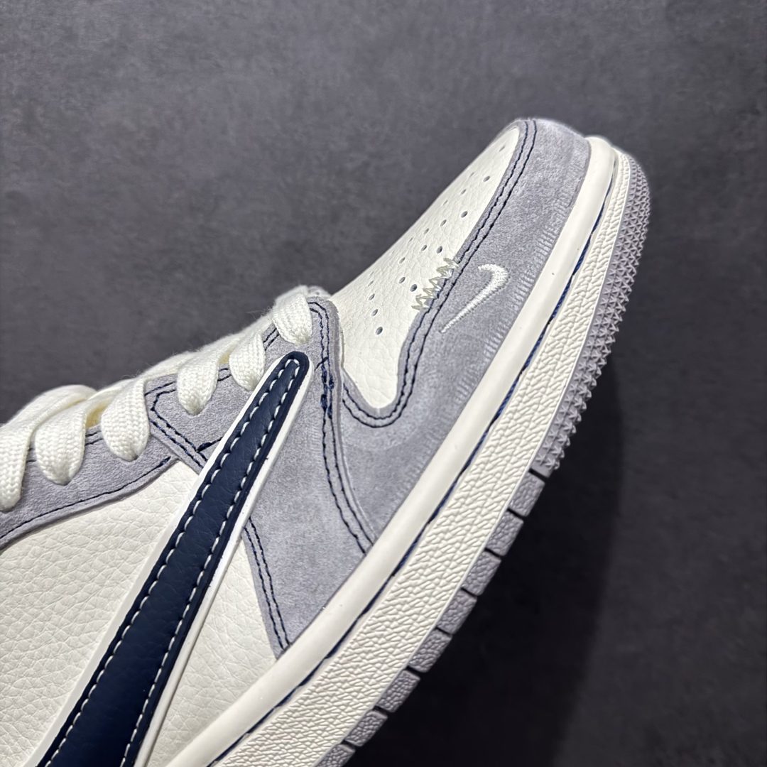 图片[5]-【定制版】Travis Scott x Fragment Design x Air Jordan 1 Low OG SP AJ1 乔1 Supreme联名 米灰深蓝勾 低帮文化休闲板鞋 DM9288-006rn#多方联名合作融合了Travis Scott 独特的音乐风格，藤原浩个性的设计风格以及Jordan品牌的经典元素 使其成为一双具有独特身份和价值的鞋子 清新而立体的外观加上联名标识更突出了其独特身份 这种配色方案显示出活力和时尚感 在视觉上引人注目  鞋身的质感和细腻的细节处理使其显得高端而格调十足  这款“倒钩”联名是设计与创意完美结合  融合多方的个性风格是一款备受瞩目的潮流鞋款r 尺码：36 36.5 37.5 38 38.5 39 40 40.5 41 42 42.5 43 44 44.5 45 编码：HXS340360-莆田鞋批发中心