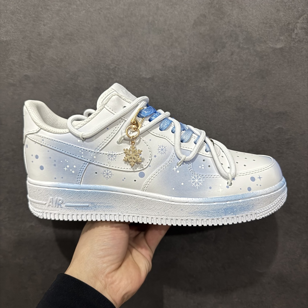 【定制版】Nike Air Force 1 Low 07 圣诞飘雪 圣诞主题 渐变喷绘 白蓝绑带n原楦头原纸板 打造纯正低帮空军版型 专注外贸渠道 全掌内置蜂窝气垫原盒配件 原厂中底钢印、拉帮完美官方货号：ZH0316 057 Size：36 36.5 37.5 38 38.5 39 40 40.5 41 42 42.5 43 44 44.5 45 编码：HXS310320-莆田鞋批发中心