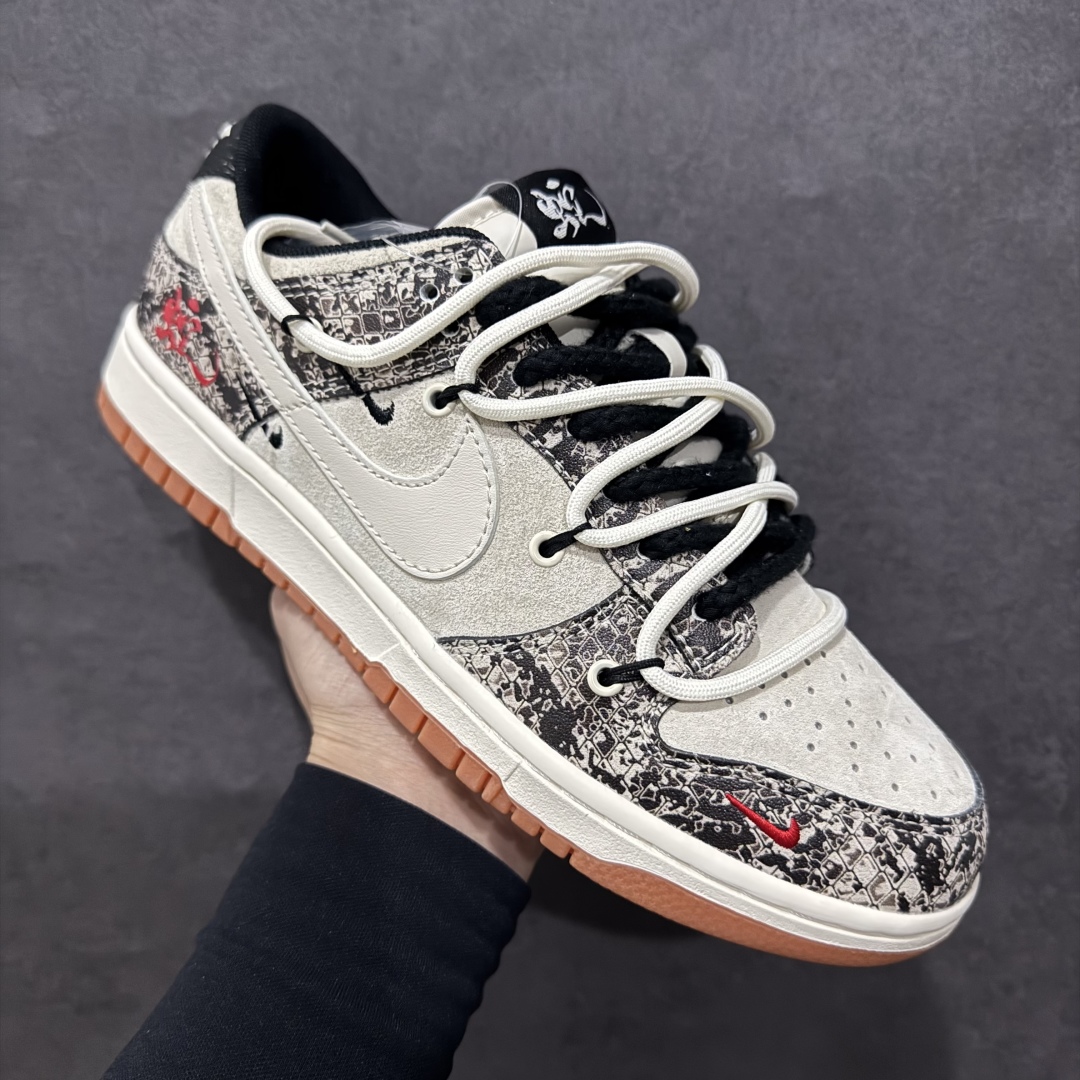 图片[3]-【定制版】Nk SB Dunk Low 蛇年系列 蛇鳞白勾 高端定制 低帮休闲板鞋n#定制鞋盒 大厂纯原品质出货 超高清洁度 皮料切割干净无任何毛边 细节完美货号：YX5066-275 尺码：36 36.5 37.5 38 38.5 39 40 40.5 41 42 42.5 43 44 44.5 45 编码：HXS340360-莆田鞋批发中心