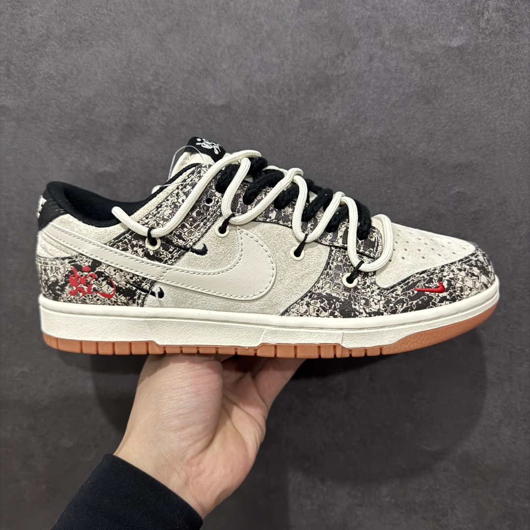 【定制版】Nk SB Dunk Low 蛇年系列 蛇鳞白勾 高端定制 低帮休闲板鞋n#定制鞋盒 大厂纯原品质出货 超高清洁度 皮料切割干净无任何毛边 细节完美货号：YX5066-275 尺码：36 36.5 37.5 38 38.5 39 40 40.5 41 42 42.5 43 44 44.5 45 编码：HXS340360-莆田鞋批发中心