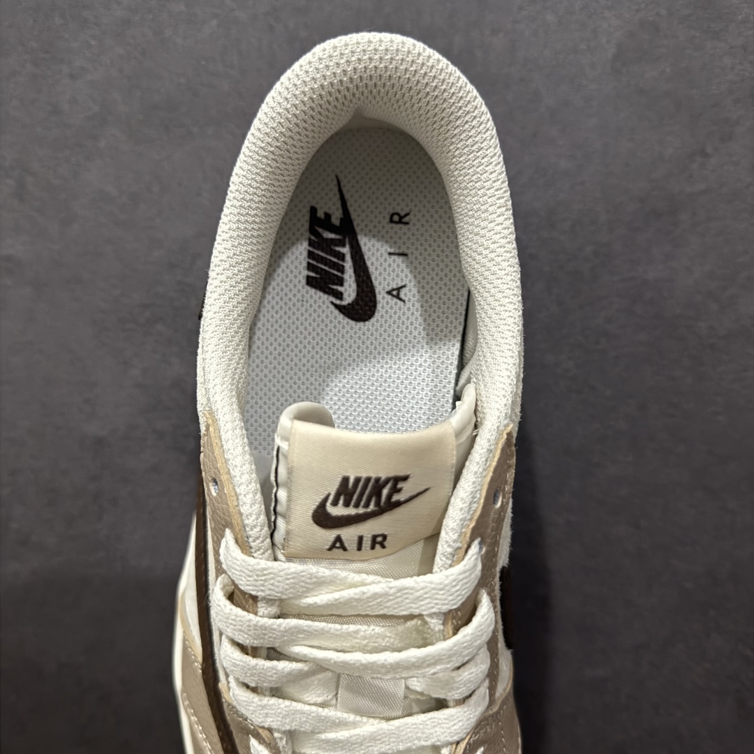 图片[7]-【定制版】Travi Scott x Fragment Design x Air Jordan 1 Low OG SP AJ1 乔1 迪奥联名蛇年限定 棕蛇纹 低帮文化休闲板鞋 DM7866-074n#多方联名合作融合了Travis Scott 独特的音乐风格，藤原浩个性的设计风格以及Jordan品牌的经典元素 使其成为一双具有独特身份和价值的鞋子 清新而立体的外观加上联名标识更突出了其独特身份 这种配色方案显示出活力和时尚感 在视觉上引人注目  鞋身的质感和细腻的细节处理使其显得高端而格调十足  这款“倒钩”联名是设计与创意完美结合  融合多方的个性风格是一款备受瞩目的潮流鞋款 尺码：36 36.5 37.5 38 38.5 39 40 40.5 41 42 42.5 43 44 44.5 45 编码：HXS340360-莆田鞋批发中心