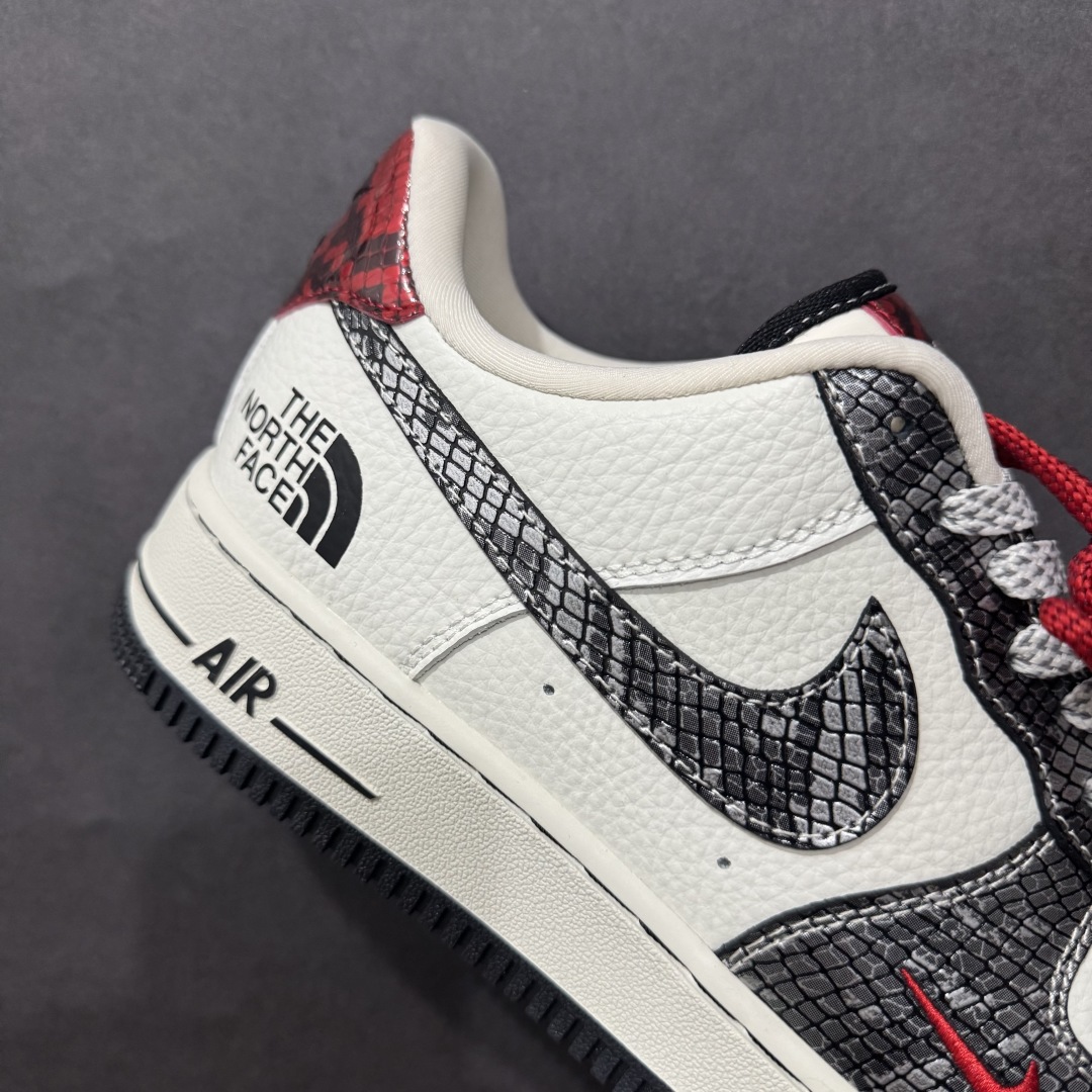 图片[6]-【定制版】Nike Air Force 1 Low 07 x The North Face 蛇年限定 白黑银小钩满天星n原楦头原纸板 打造纯正低帮空军版型 专注外贸渠道 全掌内置蜂窝气垫原盒配件 原厂中底钢印、拉帮完美官方货号：CH6336 521 Size：36 36.5 37.5 38 38.5 39 40 40.5 41 42 42.5 43 44 44.5 45 编码：HXS310320-莆田鞋批发中心