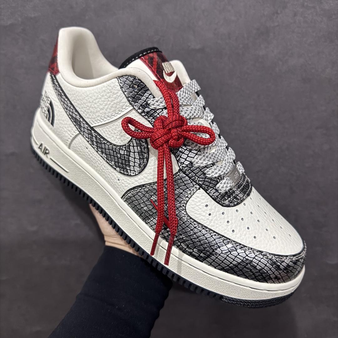 图片[3]-【定制版】Nike Air Force 1 Low 07 x The North Face 蛇年限定 白黑银小钩满天星n原楦头原纸板 打造纯正低帮空军版型 专注外贸渠道 全掌内置蜂窝气垫原盒配件 原厂中底钢印、拉帮完美官方货号：CH6336 521 Size：36 36.5 37.5 38 38.5 39 40 40.5 41 42 42.5 43 44 44.5 45 编码：HXS310320-莆田鞋批发中心