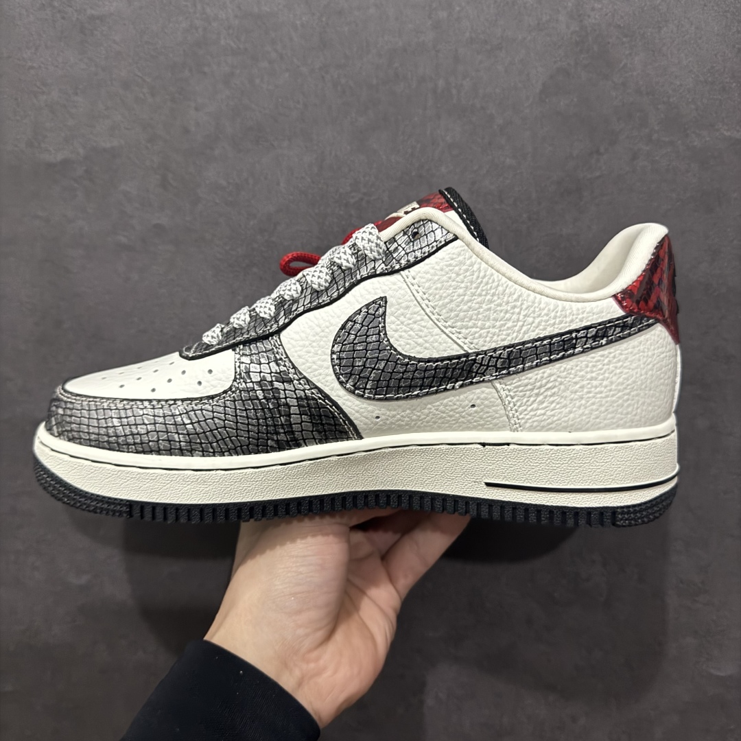 图片[2]-【定制版】Nike Air Force 1 Low 07 x The North Face 蛇年限定 白黑银小钩满天星n原楦头原纸板 打造纯正低帮空军版型 专注外贸渠道 全掌内置蜂窝气垫原盒配件 原厂中底钢印、拉帮完美官方货号：CH6336 521 Size：36 36.5 37.5 38 38.5 39 40 40.5 41 42 42.5 43 44 44.5 45 编码：HXS310320-莆田鞋批发中心