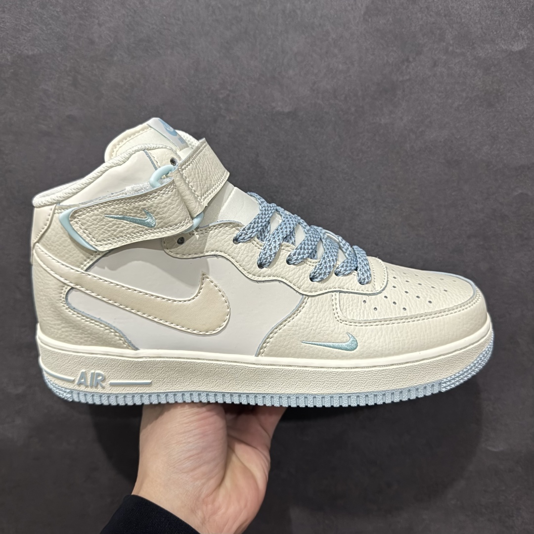 【公司级】Nk Air Force 1\’07 Mid 天蓝珠光小勾 空军一号中帮休闲板鞋n#3M反光 定制皮料 原楦原纸板 纯正版型 清洁度完美 内置全掌气垫 货号：SG2356-802 尺码：36 36.5 37.5 38 38.5 39 40 40.5 41 42 42.5 43 44 44.5 45  编码：LF310320-莆田鞋批发中心