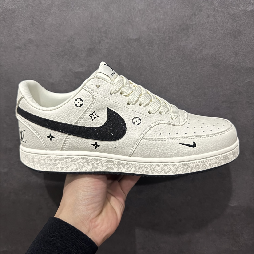 【定制版】Nike Court Vision Low LV联名 休闲运动板鞋低帮百搭透气休闲运动板鞋，经典耐用的设计，兼顾舒适脚感和出众风范，演绎匠心之作。结构性的支撑贴合感结合复古篮球设计，塑就场外全明星风范官方货号: FD5188 131 尺码：36 36.5 37.5 38 38.5 39 40 40.5 41 42 42.5 43 44 44.5 45 编码：CC260280-莆田鞋批发中心