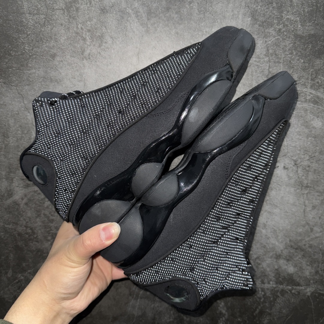 图片[2]-【TK至尊版】Air Jordan AJ13 纯黑 黑猫反光猫眼 414571-011n全新订单配色 高端零售外贸混卖专供品质国内专业外贸AJ大厂出品原厂楦头纸板 原厂皮料打造 3D变色原厂猫眼 真碳板 内置前后双气垫外贸大厂纯原出品 原鞋开发  版型近乎零偏差 采购原厂皮料 LOGO五金部件高价开发私模 杜绝一眼假版本 #原鞋1:1开模大底共3层贴合工艺 三层中间加入海玻璃缓震鞋垫 大底采用进口一次MD而非市面二次MD低价原料成型 进口MD材料异味较少比原鞋还少 市面异味大刺鼻 Size：40 40.5 41 42 42.5 43 44 44.5 45 46 47.5 编码：ZG460500-莆田鞋批发中心