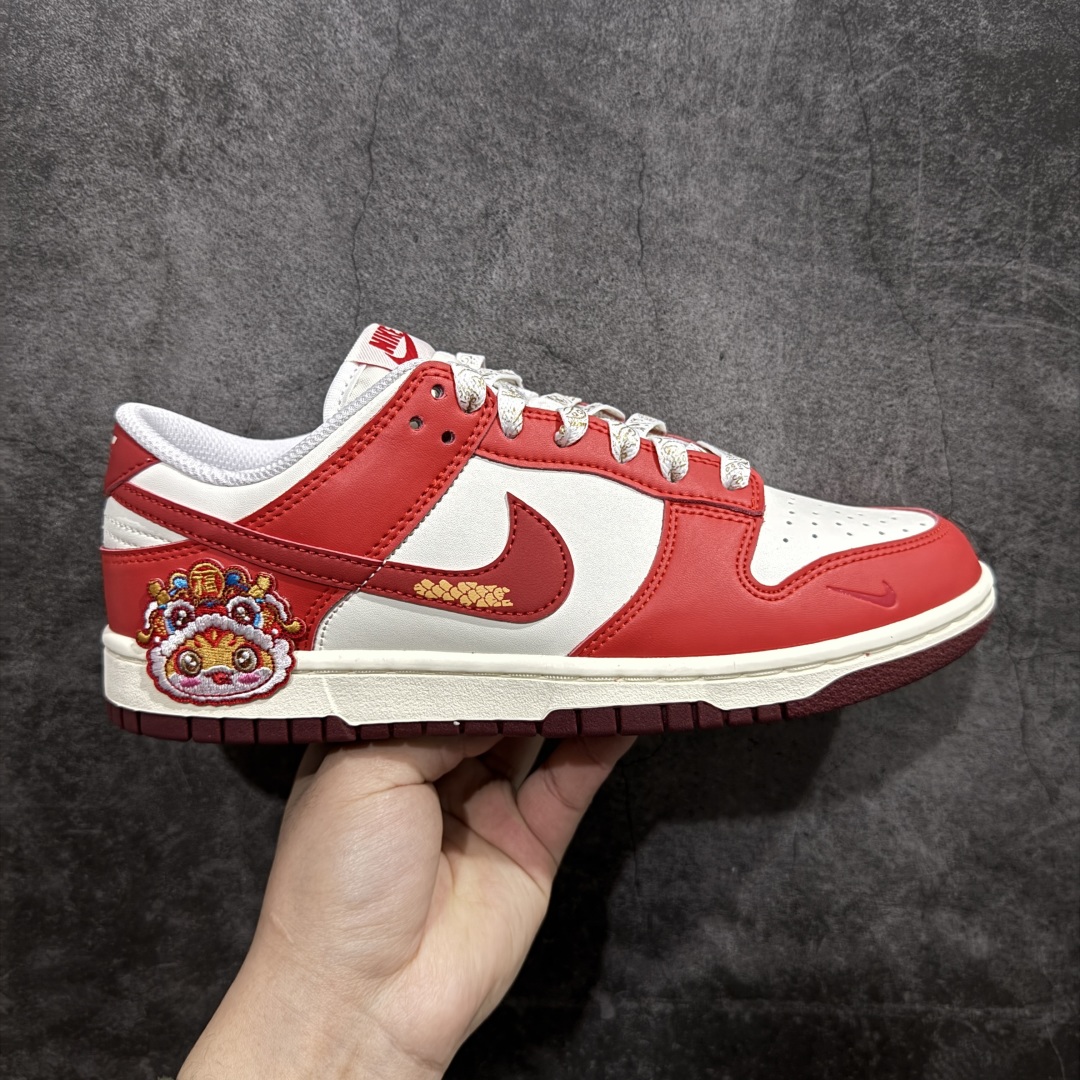 【纯原版】NK Dunk Low 金蛇献瑞 福运 蛇年限定 定制系列天花板 无原鞋不开发 全系列得物原鞋一比一校对开发 配色持续更新中 终端对接 优势输出 全套原厂楦头原纸板数据档案倾力打造 原汁原味莞产 极致还原 圈内最强针车工艺 高端零售指定版 广东原厂配套原盒原标 鞋盒分三个尺码段 原厂冲刀 超高清洁度 全鞋零毛边皮料切割 采用原厂百宏鞋带以及原厂百宏织唛舌标 内标可供原厂几率过验 进口原装条纹中底布 四线拉帮白色点胶 原厂拉帮手法遵循公司 原厂电绣 极致还原货号：HJ3491-161nSIZE：36 36.5 37.5 38 38.5 39 40 40.5 41 42 42.5 43 44 44.5 45 46 编码：DS290310-莆田鞋批发中心