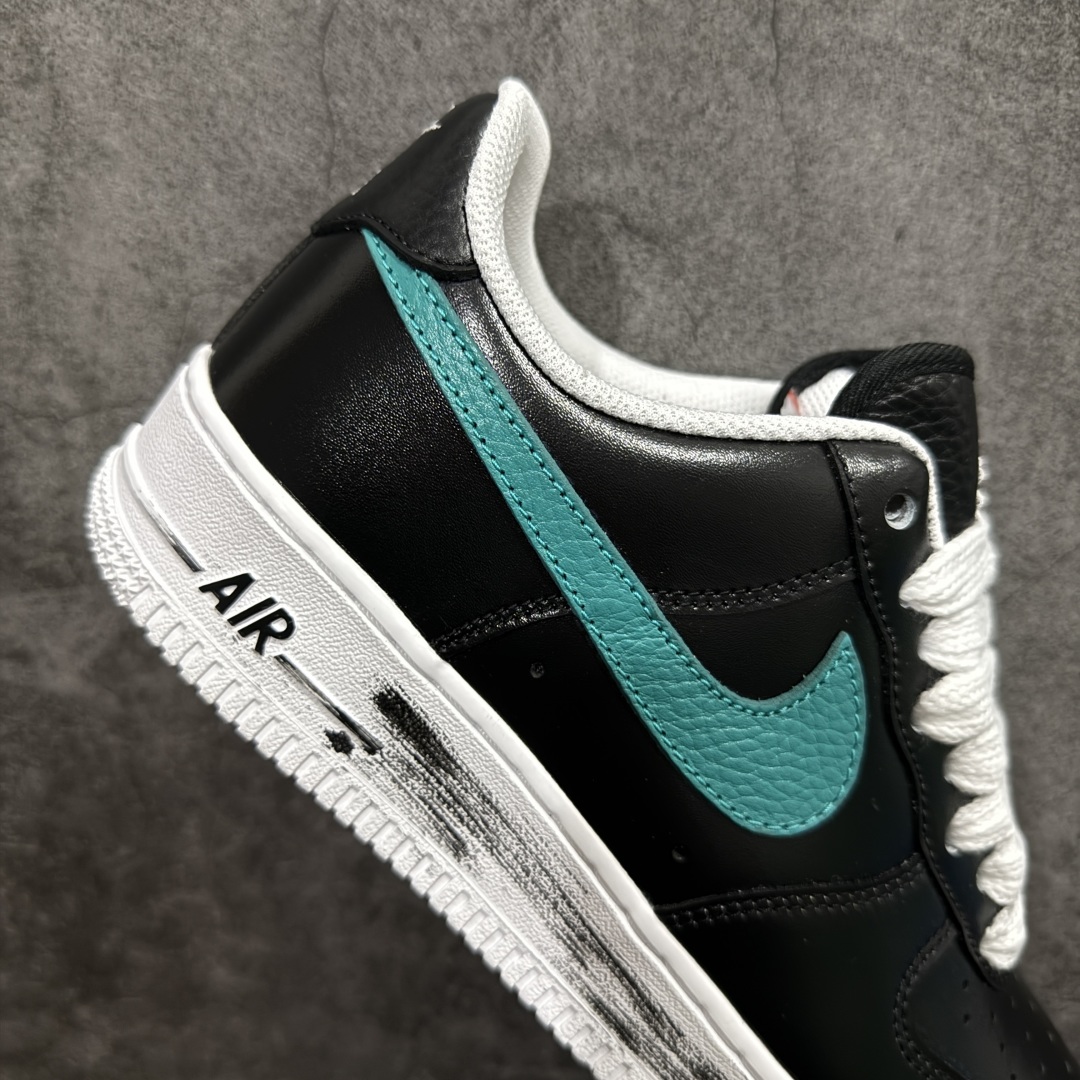 图片[7]-【XP纯原】PEACEMINUSONE x NK AIR FORCE 1\”PARA-NOISE \”权志龙联名空军一号低帮 权志龙小雏菊3.0 货号：AQ3692-004n市场顶级纯原 xp原厂出品n正确彩喷3D打印图案颜色原厂皮料图案裁片定位正确原盒原配件热风吹 镊子起皮方式 穿久也可自然脱落 正确原盒原标 内置芯片 原装配件 原包装纸 颇有几分前作反转配色的意思，整双鞋以白色为主打，Swoosh、鞋带以及中底涂漆等细节采用黑色点缀，营造出视觉色差。鞋面与前作一样，暗藏刮刮乐设计，刮开后是极具艺术气息的涂鸦元素SIZE： 40 40.5 41 42 42.5 43 44 44.5 45 46 47.5 48.5 编码：Xp360380-莆田鞋批发中心