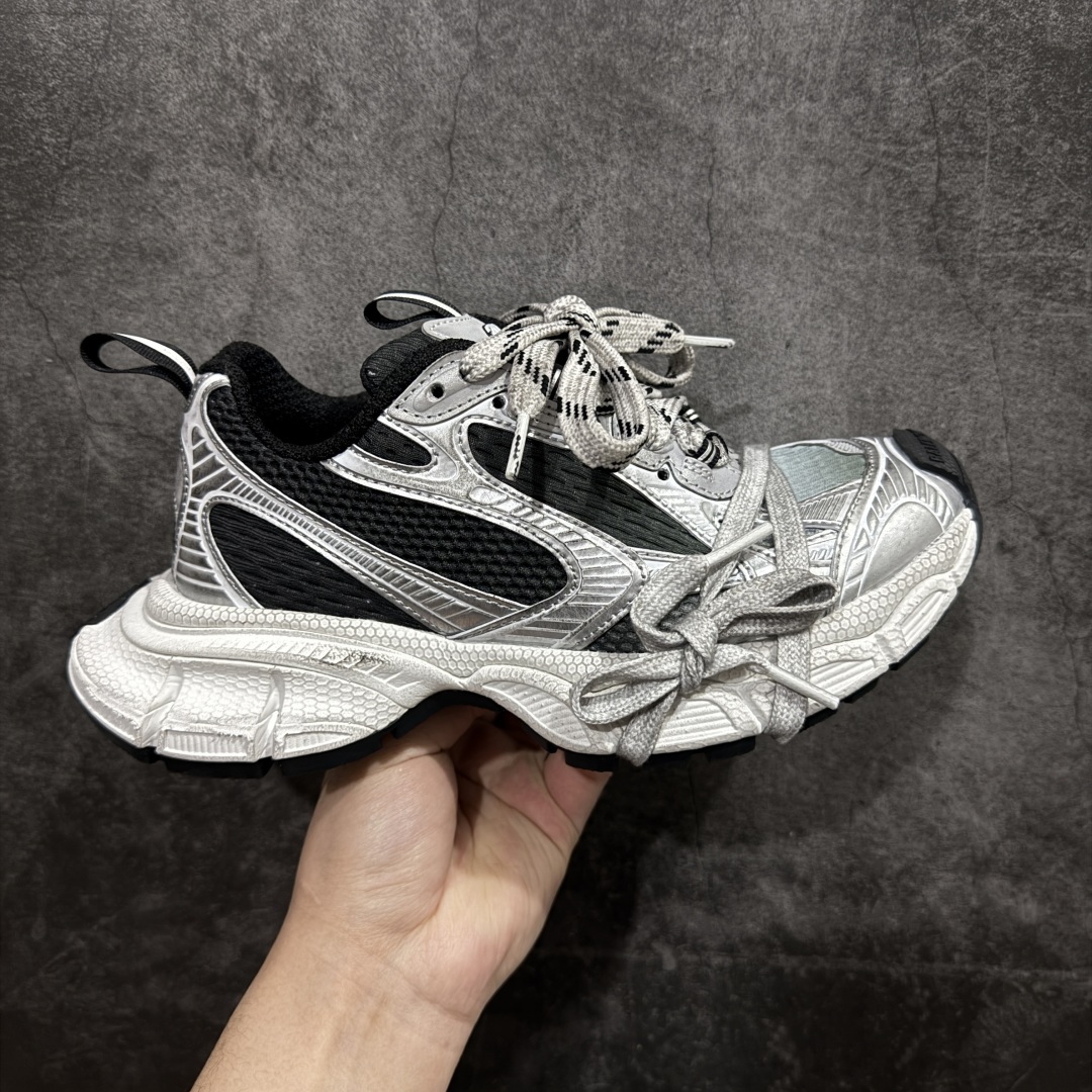 【XA版本】BALENCIAGA 3XL Sneakers巴黎世家十代网布系带低帮走秀复古老爹鞋全套原纸板楦头开发 最原汁原味的灵魂版型全鞋荧光划线卡点 胶水把控整洁度追求极致完美每一双都是工艺品 多重QC质检 超越公司货的品控标准实实在在的免检产品 原盒原配 正确字体电绣 粗细、位置、大小正确 侧边TPU 透气孔匹配意产原版 正确分离大底 TPU软底 原版一致大底LOGO 立体感十足 原厂皮料水洗做旧 采购原厂网纱 不含皮革 网布材料和聚氨酯 磨损效果 鞋头边缘和后帮 Balenciaga 徽标 鞋面和后跟凸印尺码 鞋舌 3XL 橡胶品牌标识和反光细节 鞋帮拉袢和鞋舌拉祥 配反光细节 备用鞋带在鞋履前侧 可在穿着前取下 便于不同造型搭配 偏大一码 尺码：35-46 编码：DF390410-莆田鞋批发中心