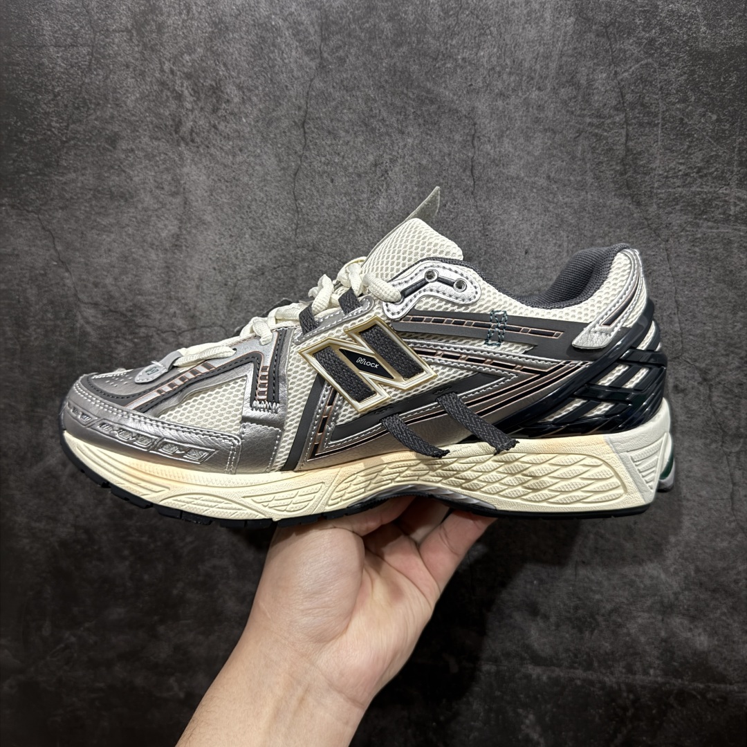 图片[2]-【GS纯原】新百伦 New Balance M1906系列 复古运动鞋单品宝藏老爹鞋 M1906ADn作为NB最经典的档案鞋型之一，与2002一样，1906有着NB最成熟的技术加持和复古款式，而本次推出的版本参照2002r的定位，相信会在性价两端做出权衡。单从造型上来看，依旧是vibe风格，味道很正，细节也很酷，这双1906r无疑必能打入复古跑鞋爱好者的年度鞋款名录。 尺码：36-45半 编码：MZ260280-莆田鞋批发中心