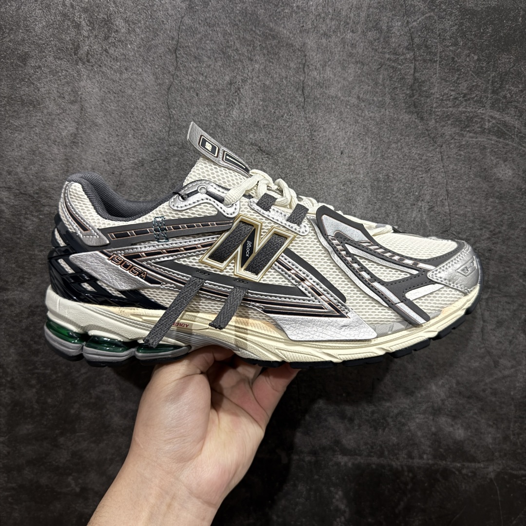 【GS纯原】新百伦 New Balance M1906系列 复古运动鞋单品宝藏老爹鞋 M1906ADn作为NB最经典的档案鞋型之一，与2002一样，1906有着NB最成熟的技术加持和复古款式，而本次推出的版本参照2002r的定位，相信会在性价两端做出权衡。单从造型上来看，依旧是vibe风格，味道很正，细节也很酷，这双1906r无疑必能打入复古跑鞋爱好者的年度鞋款名录。 尺码：36-45半 编码：MZ260280-莆田鞋批发中心