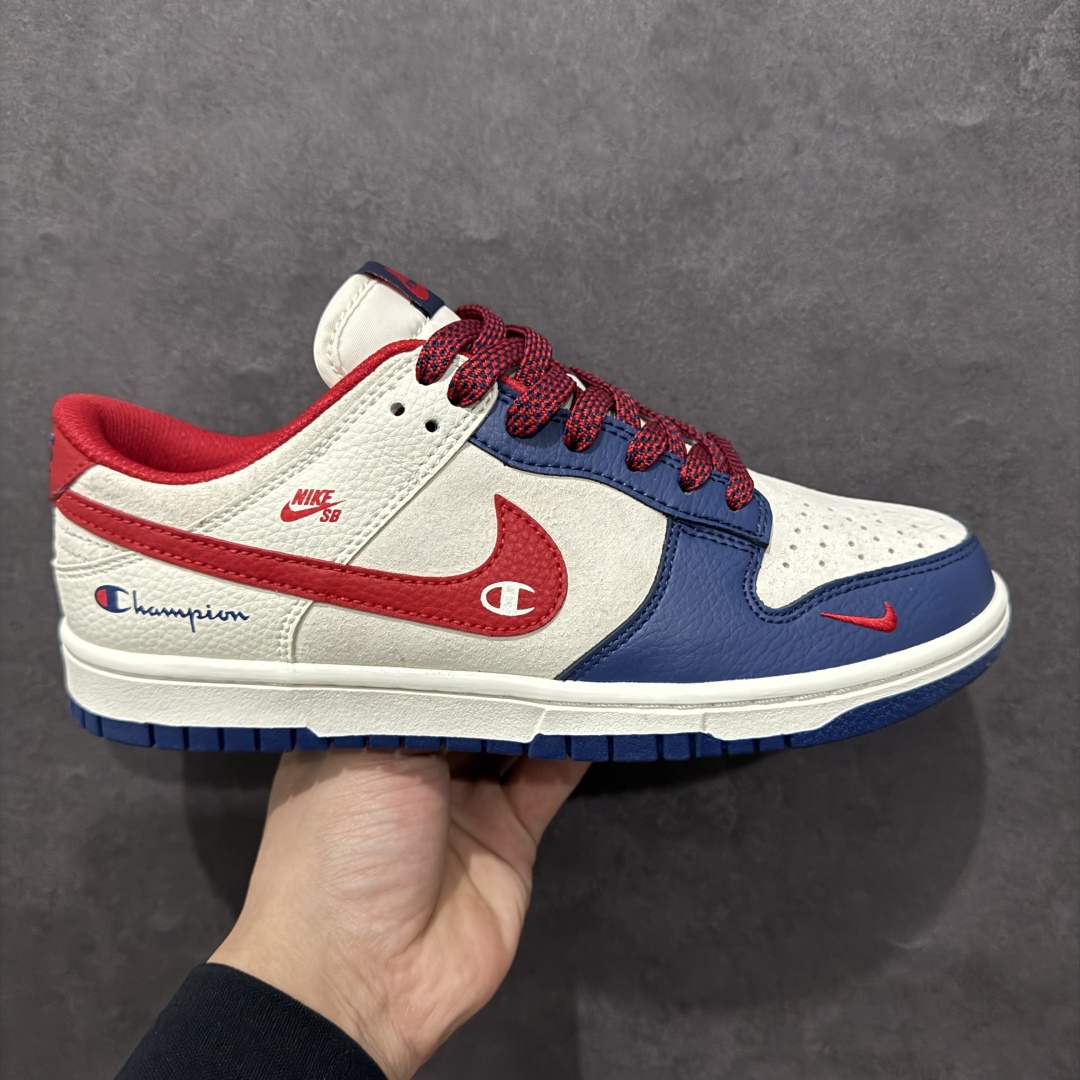 【定制版】Champion x Nike Dunk Low 蓝红勾n此款主张打破传统的工业化流水线设计限制，以Made by ideas的超级创意为理念，集结众多潮流设计师，结合时下最ing潮流风尚，为潮流爱好者打造彰品自我的专属潮品。同时尊重每个年轻人对于潮流的理解与选择，主张“让每个年轻人塑造自己的潮流”。 货号：DJ2024-099 Size：36 36.5 37.5 38 38.5 39 40 40.5 41 42 42.5 43 44 44.5 45 编码：HXS340360-莆田鞋批发中心