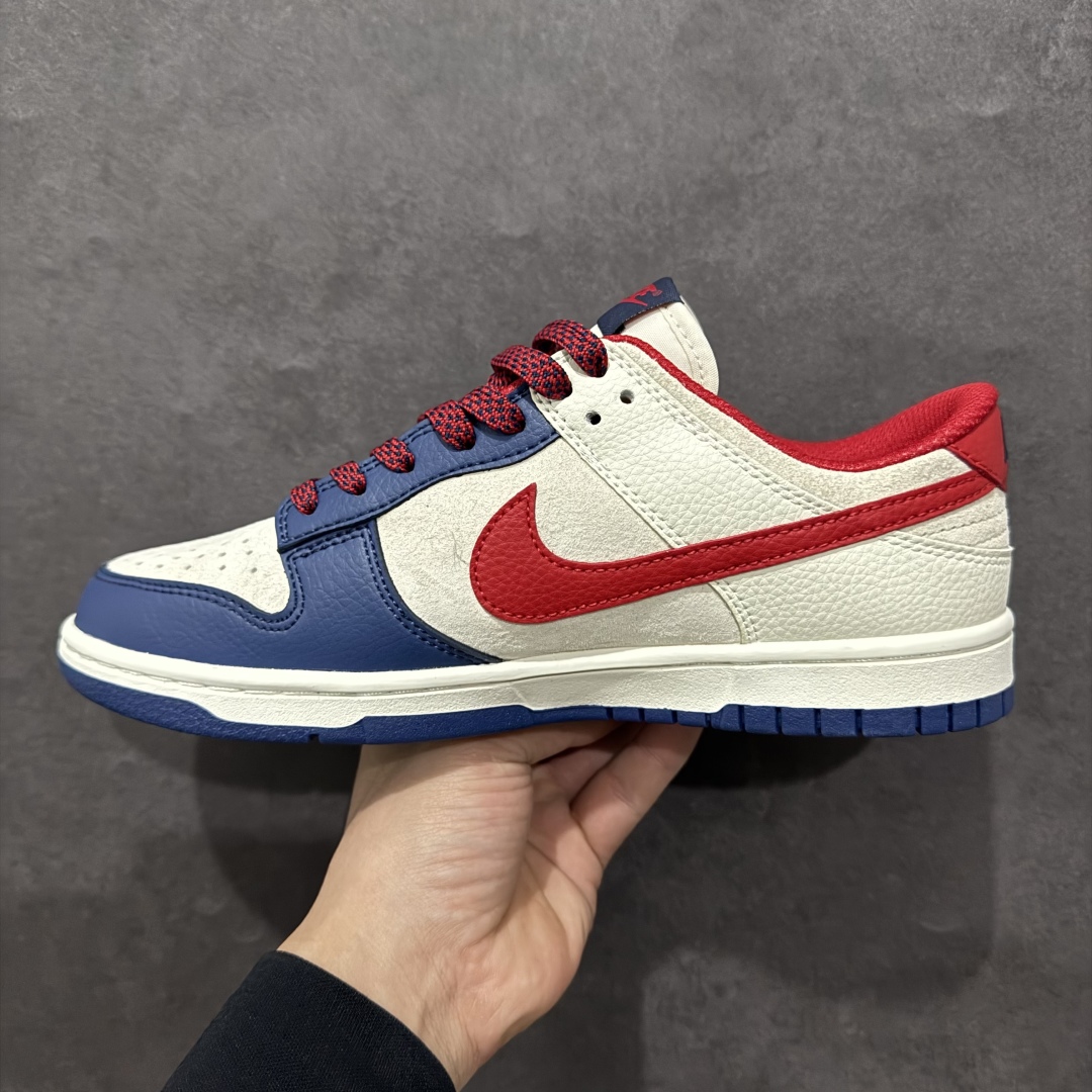 图片[2]-【定制版】Champion x Nike Dunk Low 蓝红勾n此款主张打破传统的工业化流水线设计限制，以Made by ideas的超级创意为理念，集结众多潮流设计师，结合时下最ing潮流风尚，为潮流爱好者打造彰品自我的专属潮品。同时尊重每个年轻人对于潮流的理解与选择，主张“让每个年轻人塑造自己的潮流”。 货号：DJ2024-099 Size：36 36.5 37.5 38 38.5 39 40 40.5 41 42 42.5 43 44 44.5 45 编码：HXS340360-莆田鞋批发中心