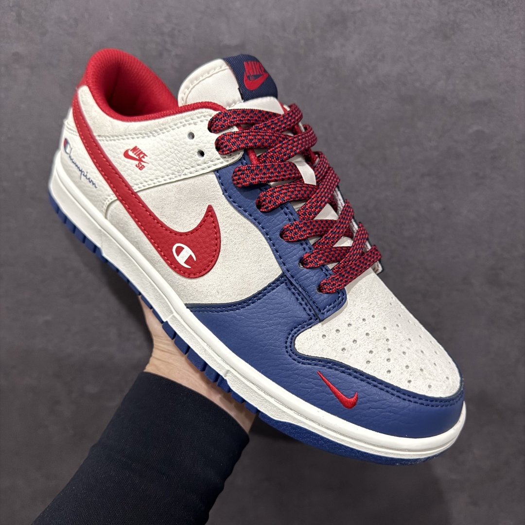 图片[3]-【定制版】Champion x Nike Dunk Low 蓝红勾n此款主张打破传统的工业化流水线设计限制，以Made by ideas的超级创意为理念，集结众多潮流设计师，结合时下最ing潮流风尚，为潮流爱好者打造彰品自我的专属潮品。同时尊重每个年轻人对于潮流的理解与选择，主张“让每个年轻人塑造自己的潮流”。 货号：DJ2024-099 Size：36 36.5 37.5 38 38.5 39 40 40.5 41 42 42.5 43 44 44.5 45 编码：HXS340360-莆田鞋批发中心