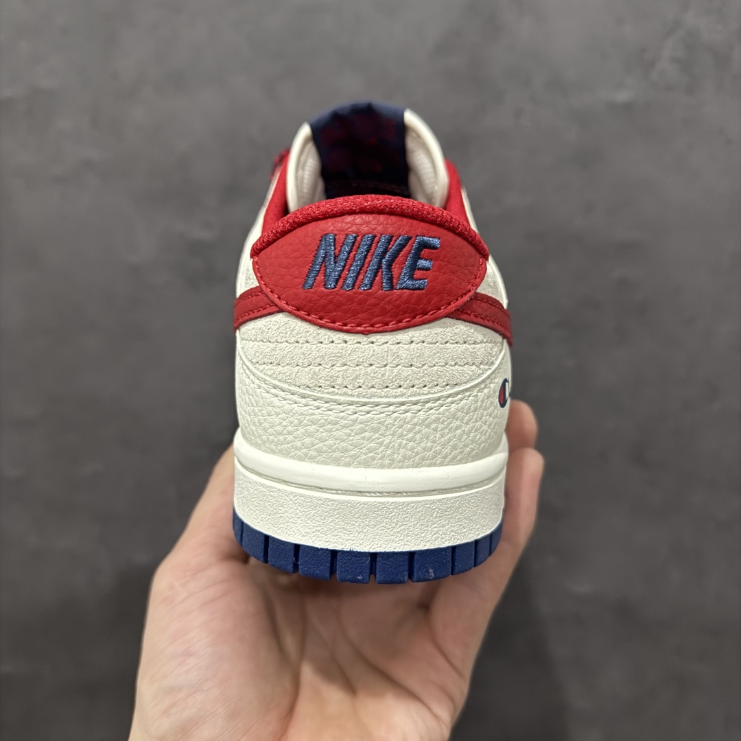 图片[4]-【定制版】Champion x Nike Dunk Low 蓝红勾n此款主张打破传统的工业化流水线设计限制，以Made by ideas的超级创意为理念，集结众多潮流设计师，结合时下最ing潮流风尚，为潮流爱好者打造彰品自我的专属潮品。同时尊重每个年轻人对于潮流的理解与选择，主张“让每个年轻人塑造自己的潮流”。 货号：DJ2024-099 Size：36 36.5 37.5 38 38.5 39 40 40.5 41 42 42.5 43 44 44.5 45 编码：HXS340360-莆田鞋批发中心