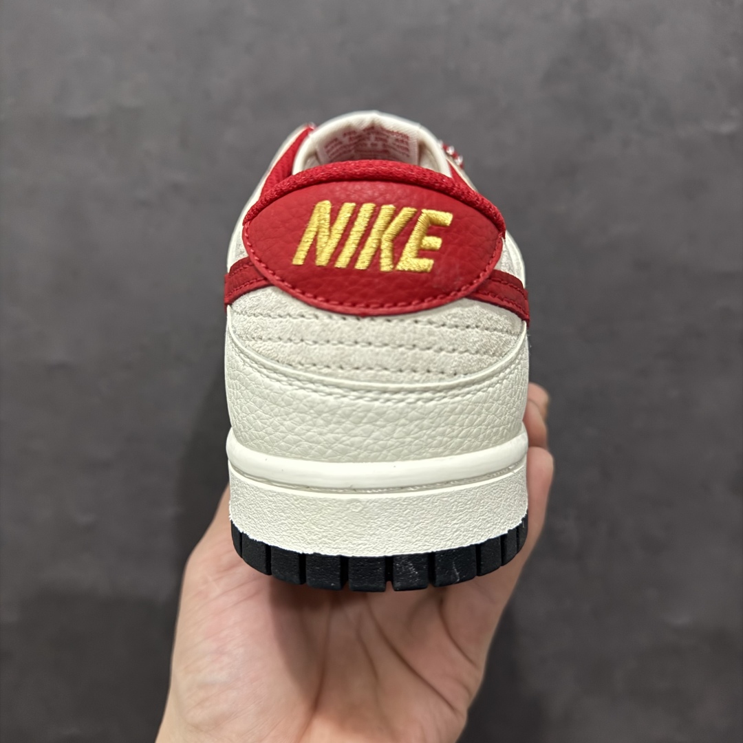 图片[4]-【定制版】 Nk SB Dunk Low 蛇年限定 祥云红勾 周年高端定制 低帮休闲板鞋rn#定制鞋盒 大厂纯原品质出货 超高清洁度 皮料切割干净无任何毛边 细节完美 r 货号：DJ2024-094 尺码：36 36.5 37.5 38 38.5 39 40 40.5 41 42 42.5 43 44 44.5 45 编码：HXS340360-莆田鞋批发中心