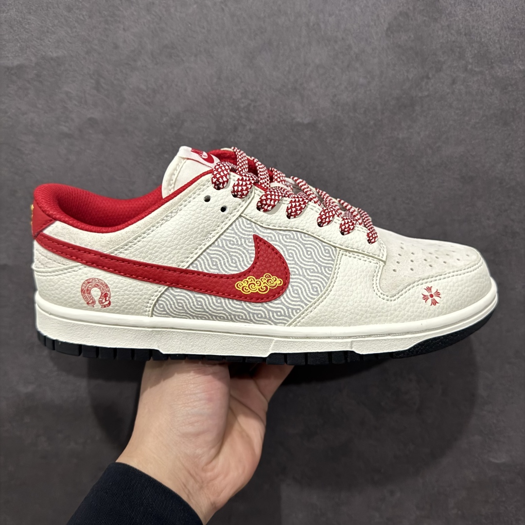 【定制版】 Nk SB Dunk Low 蛇年限定 祥云红勾 周年高端定制 低帮休闲板鞋rn#定制鞋盒 大厂纯原品质出货 超高清洁度 皮料切割干净无任何毛边 细节完美 r 货号：DJ2024-094 尺码：36 36.5 37.5 38 38.5 39 40 40.5 41 42 42.5 43 44 44.5 45 编码：HXS340360-莆田鞋批发中心