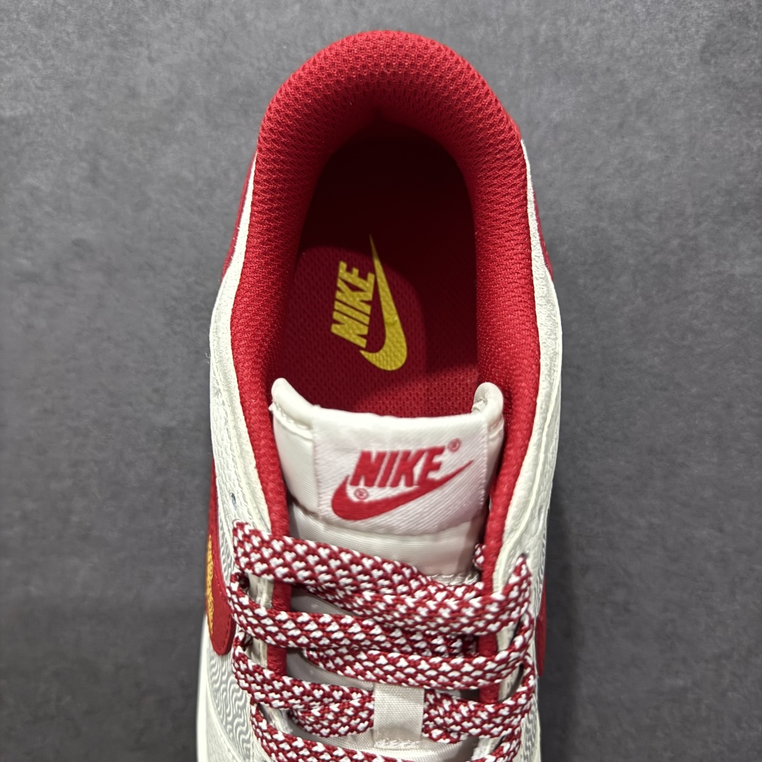 图片[7]-【定制版】 Nk SB Dunk Low 蛇年限定 祥云红勾 周年高端定制 低帮休闲板鞋rn#定制鞋盒 大厂纯原品质出货 超高清洁度 皮料切割干净无任何毛边 细节完美 r 货号：DJ2024-094 尺码：36 36.5 37.5 38 38.5 39 40 40.5 41 42 42.5 43 44 44.5 45 编码：HXS340360-莆田鞋批发中心