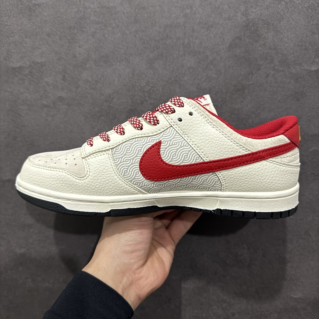 图片[2]-【定制版】 Nk SB Dunk Low 蛇年限定 祥云红勾 周年高端定制 低帮休闲板鞋rn#定制鞋盒 大厂纯原品质出货 超高清洁度 皮料切割干净无任何毛边 细节完美 r 货号：DJ2024-094 尺码：36 36.5 37.5 38 38.5 39 40 40.5 41 42 42.5 43 44 44.5 45 编码：HXS340360-莆田鞋批发中心