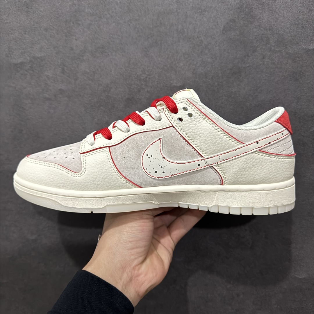 图片[2]-【定制版】Nike SB Dunk Low x Supreme 白红线条小钩双鞋带n纯原大厂出品 极力推荐n原装头层材料 独家版型蒸餾加工n帶來的是更好的视觉和脚感体验n大厂纯原品质出货 清洁度 电绣工艺皮料切割干净无任何毛边 细节完美 官方货号：DM6868 033 尺码：36 36.5 37.5 38 38.5 39 40 40.5 41 42 42.5 43 44 44.5 45  编码：HXS340360-莆田鞋批发中心