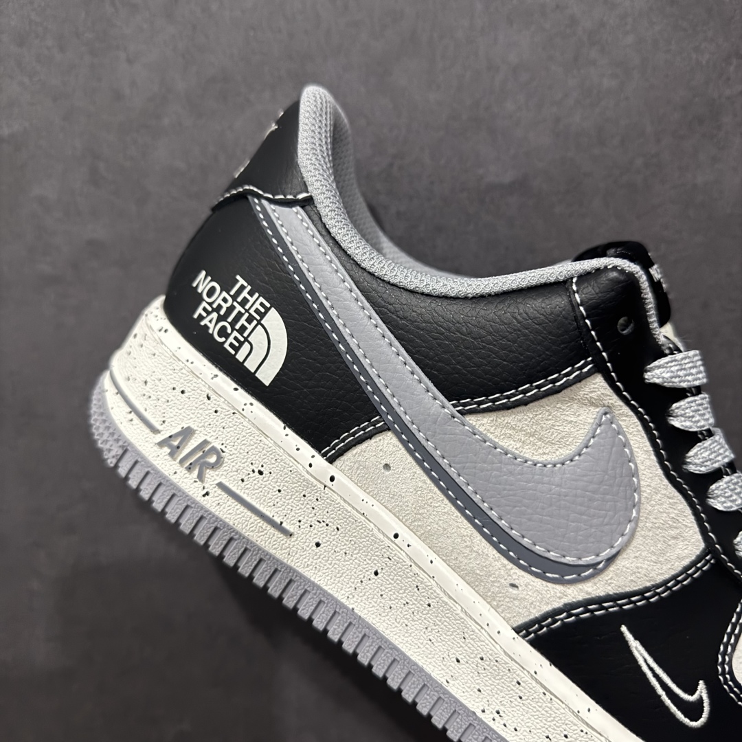 图片[6]-【公司级】Nike Air Force 1 Low 07 x The North Face 白黑灰小钩满天星n原楦头原纸板 打造纯正低帮空军版型 专注外贸渠道 全掌内置蜂窝气垫原盒配件 原厂中底钢印、拉帮完美官方货号：DM6688 020 Size：36 36.5 37.5 38 38.5 39 40 40.5 41 42 42.5 43 44 44.5 45 编码：HXS310320-莆田鞋批发中心