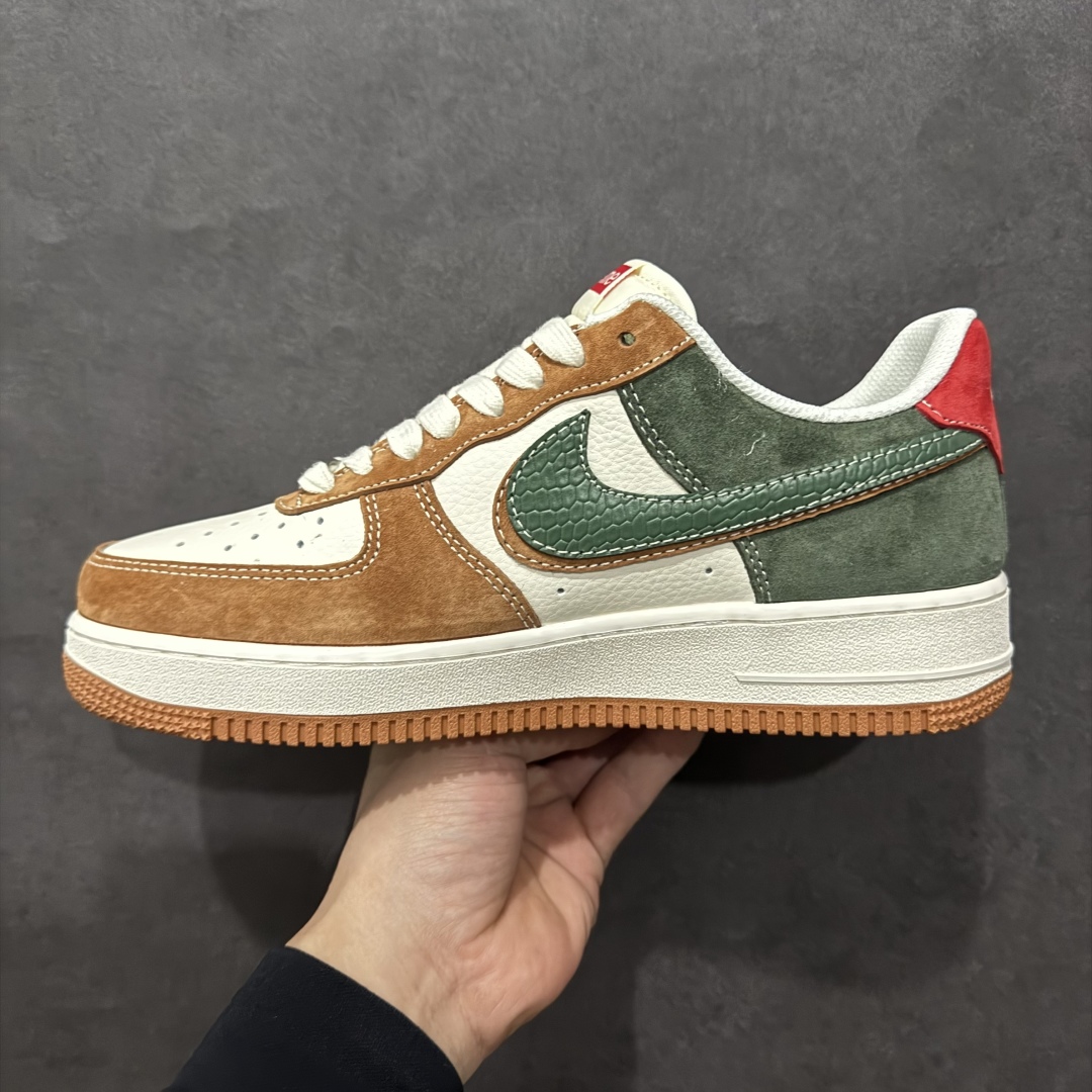 图片[2]-【公司级】海外限量发售NIke Air Force 1 \’07 Low “Supreme联名蛇年限定–青棕双勾”空军一号 低帮 运动鞋 休闲鞋 折边针车 工艺难度大 原楦头原纸板 原装鞋盒 定制五金配件 内置全掌气垫 原厂鞋底货号：DM6688-025 Size：36 36.5 37.5 38 38.5 39 40 40.5 41 42 42.5 43 44 44.5 45 编码：HXS310320-莆田鞋批发中心