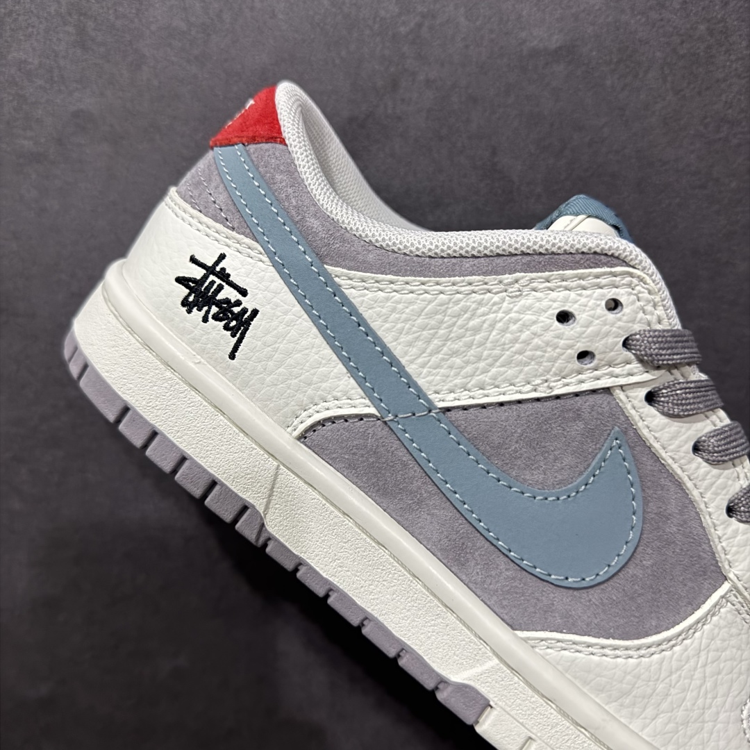 图片[6]-【定制版】Nike SB Dunk Low x Stussy 白青灰小钩满天星n纯原大厂出品 极力推荐n原装头层材料 独家版型蒸餾加工n帶來的是更好的视觉和脚感体验n大厂纯原品质出货 清洁度 电绣工艺皮料切割干净无任何毛边 细节完美 官方货号：CY5979 108 尺码：36 36.5 37.5 38 38.5 39 40 40.5 41 42 42.5 43 44 44.5 45 编码：QF300320-莆田鞋批发中心