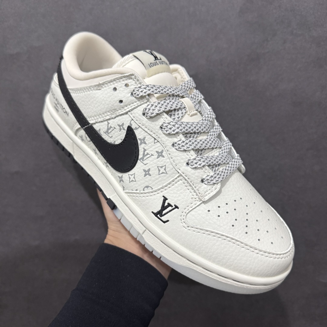 图片[3]-【定制版】NIKE SB Dunk Low x Louis Vuitton 白黑满天星n公司级出品 极力推荐n原装头层材料 独家版型蒸餾加工n帶來的是更好的视觉和脚感体验n大厂纯原品质出货 清洁度 电绣工艺皮料切割干净无任何毛边 细节完美官方货号：CH8311 279 尺码： 36 36.5 37.5 38 38.5 39 40 40.5 41 42 42.5 43 44 44.5 45 编码：QF280300-莆田鞋批发中心