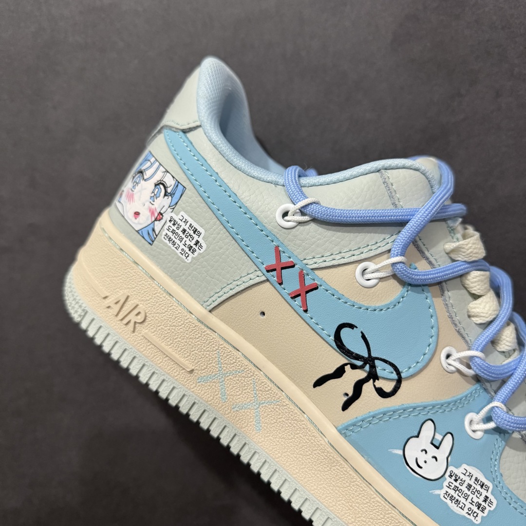 图片[6]-【定制版】Nike Air Force 1 Low “Dream Girls” “宅男女神”空军一号低帮休闲运动绑带板鞋在繁华都市的喧嚣背后，隐藏着一个独特的群体——宅男。他们穿梭于虚拟世界，在动漫、游戏与网络的海洋里遨游，而“宅男女神”，则是这片精神之境中闪耀的星辰。 货号：KS6896-777 尺码：36 36.5 37.5 38 38.5 39 40 40.5 41 42 42.5 43 44 44.5 45 编码：HXS310320-莆田鞋批发中心