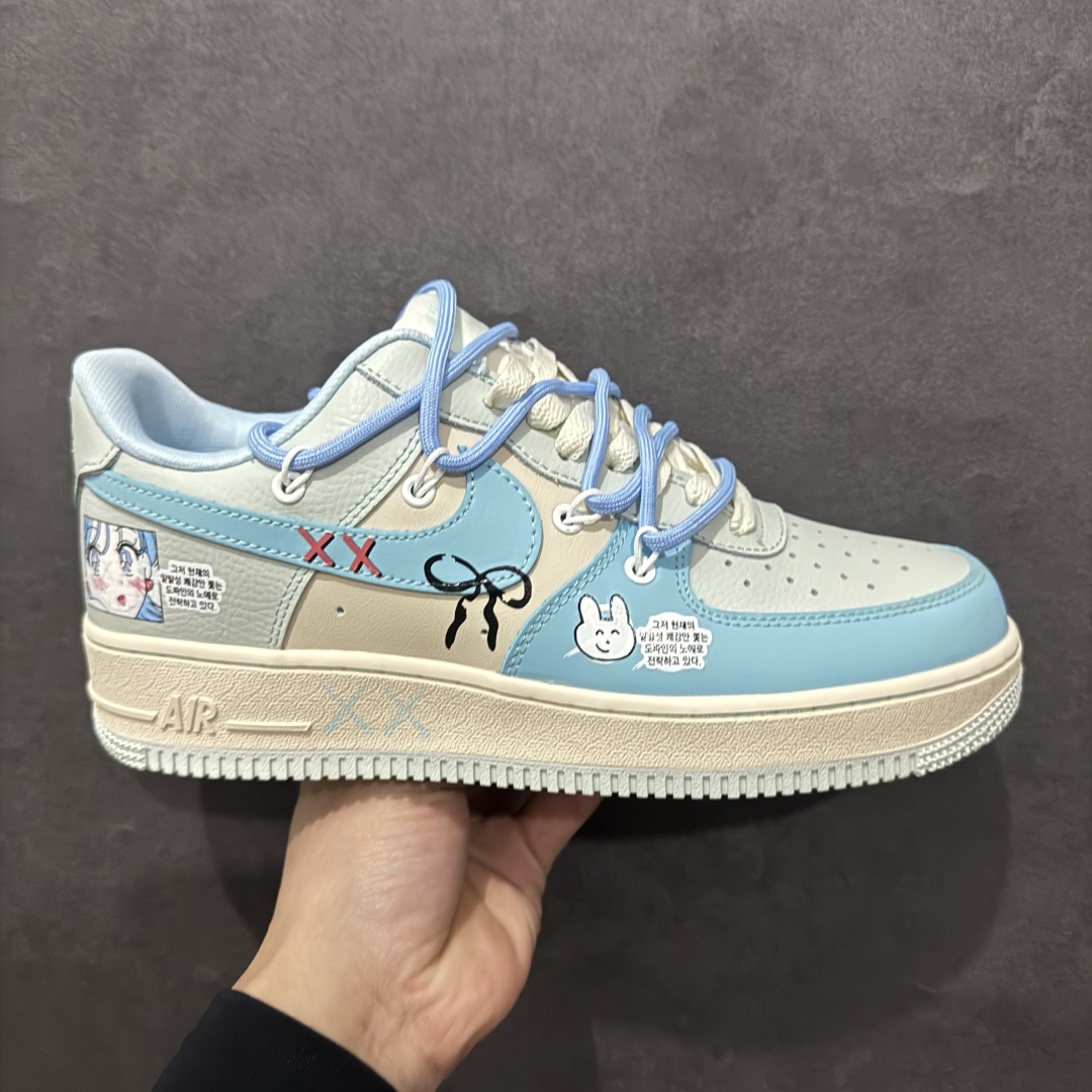 【定制版】Nike Air Force 1 Low “Dream Girls” “宅男女神”空军一号低帮休闲运动绑带板鞋在繁华都市的喧嚣背后，隐藏着一个独特的群体——宅男。他们穿梭于虚拟世界，在动漫、游戏与网络的海洋里遨游，而“宅男女神”，则是这片精神之境中闪耀的星辰。 货号：KS6896-777 尺码：36 36.5 37.5 38 38.5 39 40 40.5 41 42 42.5 43 44 44.5 45 编码：HXS310320-莆田鞋批发中心