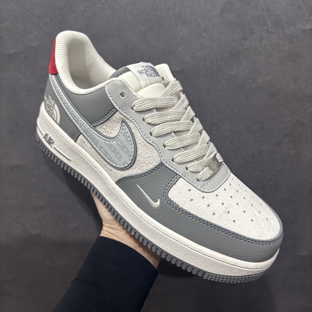 图片[3]-【定制版】Nike Air Force 1 Low 07 x The North Face x CDG 白灰红小钩n原楦头原纸板 打造纯正低帮空军版型 专注外贸渠道 全掌内置蜂窝气垫原盒配件 原厂中底钢印、拉帮完美官方货号：DM6868 050 Size：36 36.5 37.5 38 38.5 39 40 40.5 41 42 42.5 43 44 44.5 45 编码：HXS310320-莆田鞋批发中心