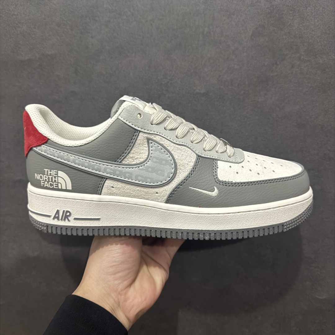 【定制版】Nike Air Force 1 Low 07 x The North Face x CDG 白灰红小钩n原楦头原纸板 打造纯正低帮空军版型 专注外贸渠道 全掌内置蜂窝气垫原盒配件 原厂中底钢印、拉帮完美官方货号：DM6868 050 Size：36 36.5 37.5 38 38.5 39 40 40.5 41 42 42.5 43 44 44.5 45 编码：HXS310320-莆田鞋批发中心