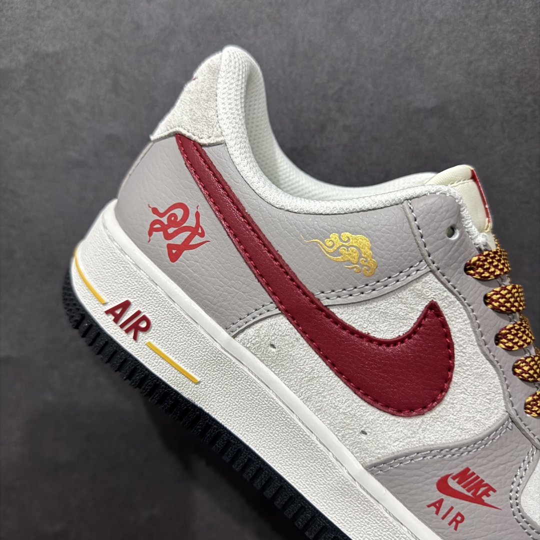 图片[6]-【公司级】海外限量发售NIke Air Force 1 \’07 Low “蛇年限定——米灰红勾”空军一号 低帮 运动鞋 休闲鞋 折边针车 工艺难度大 原楦头原纸板 原装鞋盒 定制五金配件 内置全掌气垫 原厂鞋底货号：DM6688-029 Size：36 36.5 37.5 38 38.5 39 40 40.5 41 42 42.5 43 44 44.5 45 编码：HXS310320-莆田鞋批发中心