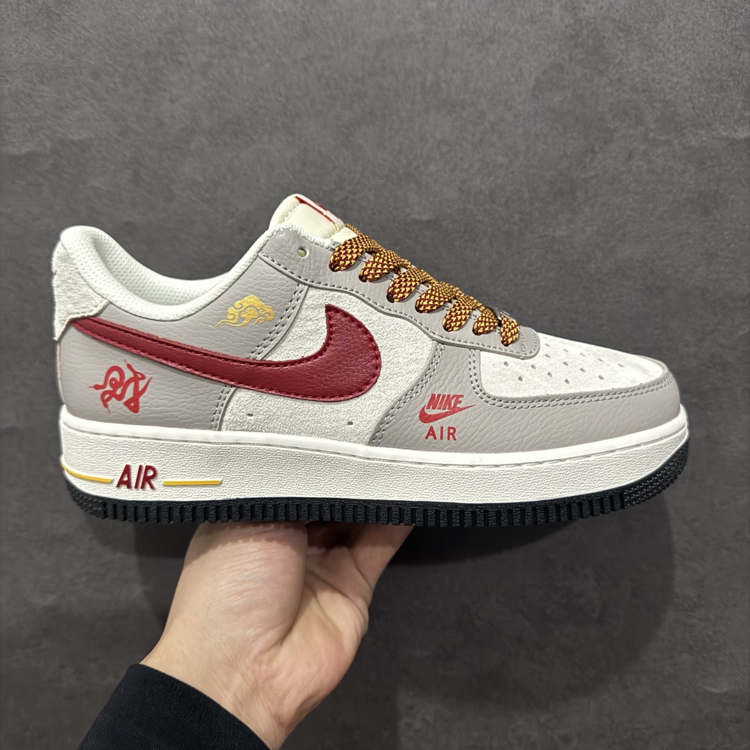 【公司级】海外限量发售NIke Air Force 1 \’07 Low “蛇年限定——米灰红勾”空军一号 低帮 运动鞋 休闲鞋 折边针车 工艺难度大 原楦头原纸板 原装鞋盒 定制五金配件 内置全掌气垫 原厂鞋底货号：DM6688-029 Size：36 36.5 37.5 38 38.5 39 40 40.5 41 42 42.5 43 44 44.5 45 编码：HXS310320-莆田鞋批发中心