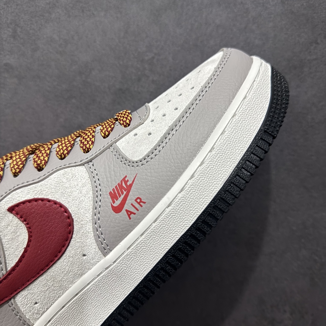 图片[5]-【公司级】海外限量发售NIke Air Force 1 \’07 Low “蛇年限定——米灰红勾”空军一号 低帮 运动鞋 休闲鞋 折边针车 工艺难度大 原楦头原纸板 原装鞋盒 定制五金配件 内置全掌气垫 原厂鞋底货号：DM6688-029 Size：36 36.5 37.5 38 38.5 39 40 40.5 41 42 42.5 43 44 44.5 45 编码：HXS310320-莆田鞋批发中心