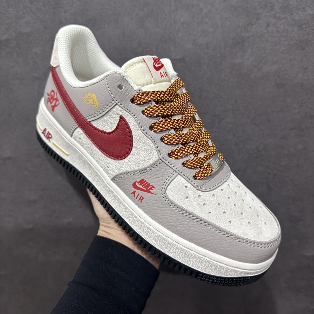 图片[3]-【公司级】海外限量发售NIke Air Force 1 \’07 Low “蛇年限定——米灰红勾”空军一号 低帮 运动鞋 休闲鞋 折边针车 工艺难度大 原楦头原纸板 原装鞋盒 定制五金配件 内置全掌气垫 原厂鞋底货号：DM6688-029 Size：36 36.5 37.5 38 38.5 39 40 40.5 41 42 42.5 43 44 44.5 45 编码：HXS310320-莆田鞋批发中心